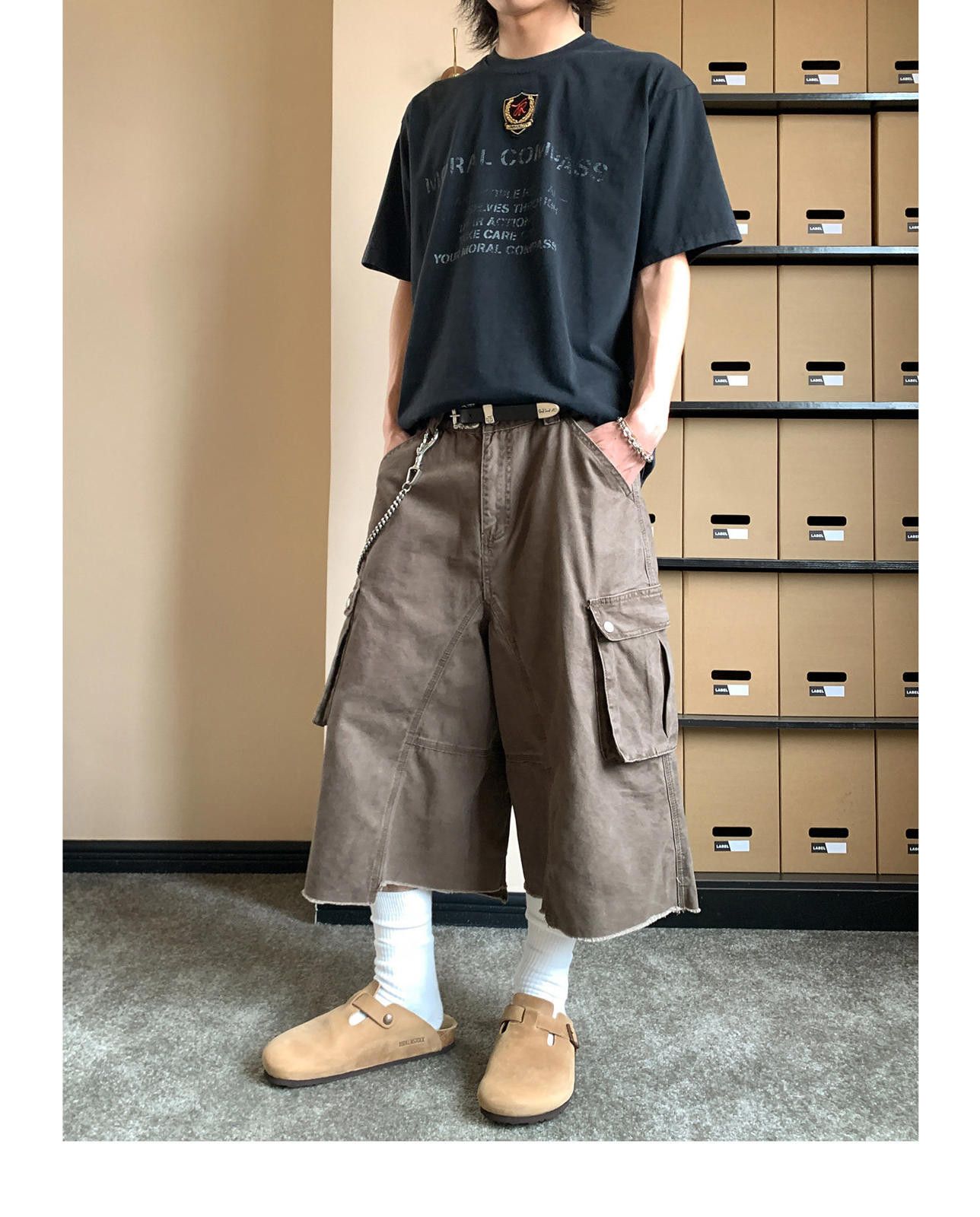 Other Brown Multi-Pocket Cotton Cargo Shorts Size US 32 / EU 48 - 1 Thumbnail