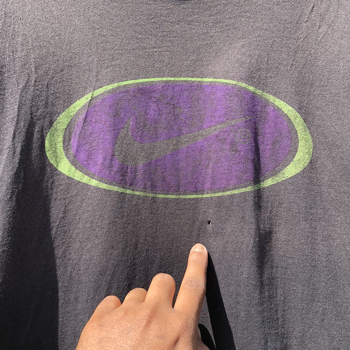 Vintage Vintage 90s Faded NIKE Big Logo Tshirt Size US M / EU 48-50 / 2 - 4 Thumbnail