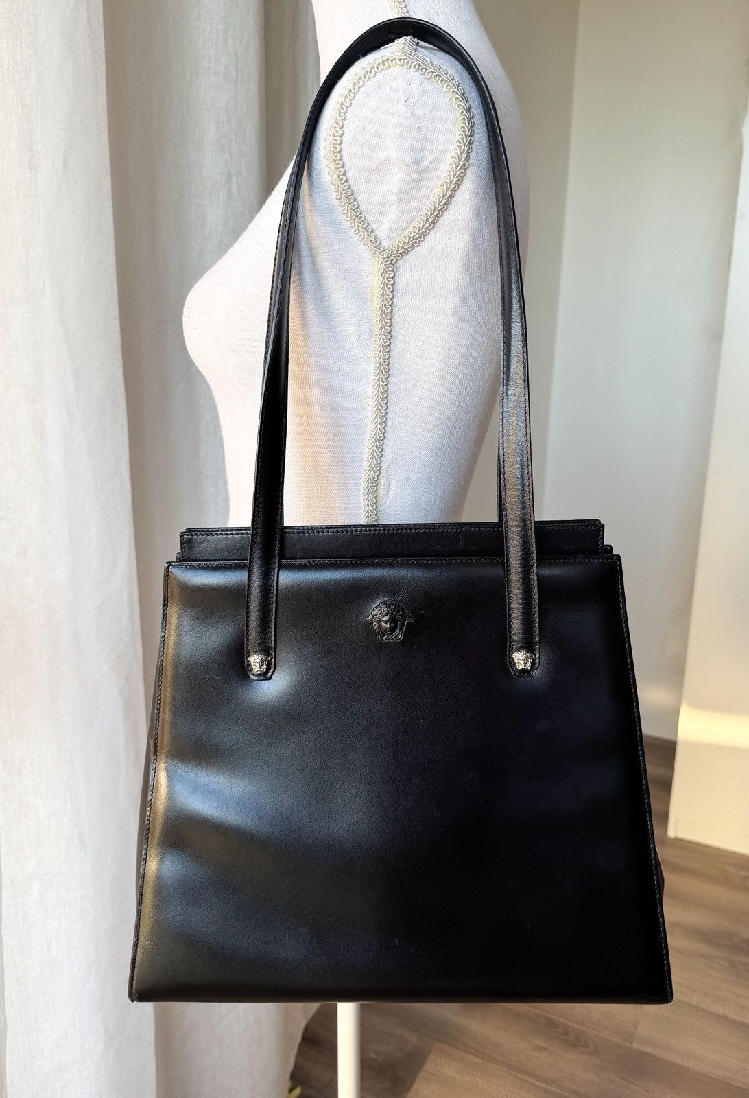 Versace Gianni Versace black leather bag Versace Medusa head Size ONE SIZE - 1 Thumbnail
