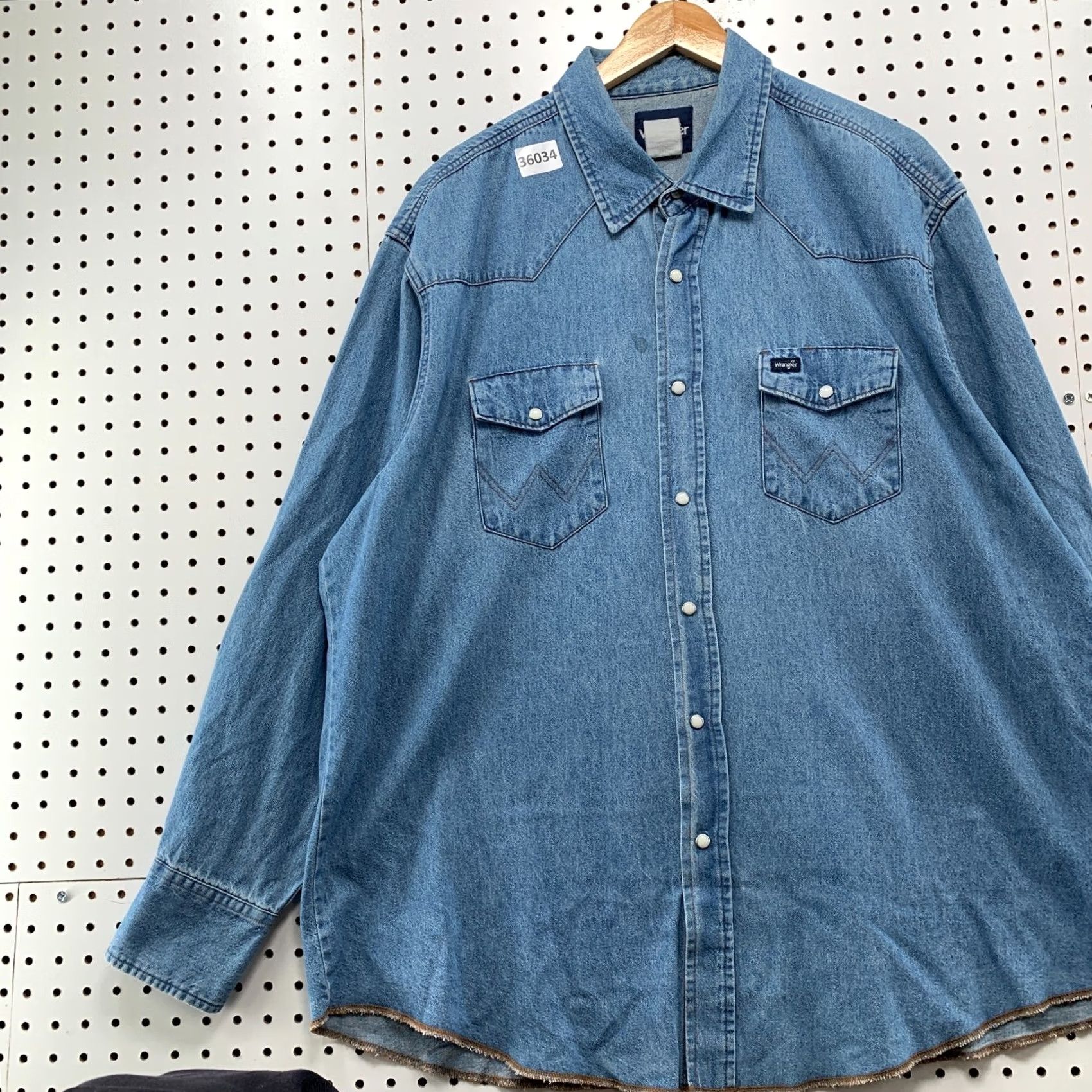 Wrangler VINTAGE Wrangler Denim Pearl Snap Shirt Mens 2XL Western Long Sleeve Blue 28x33 Button-Up Wrangler Wrancher Mens Size US XXL / EU 58 / 5 - 3 Thumbnail