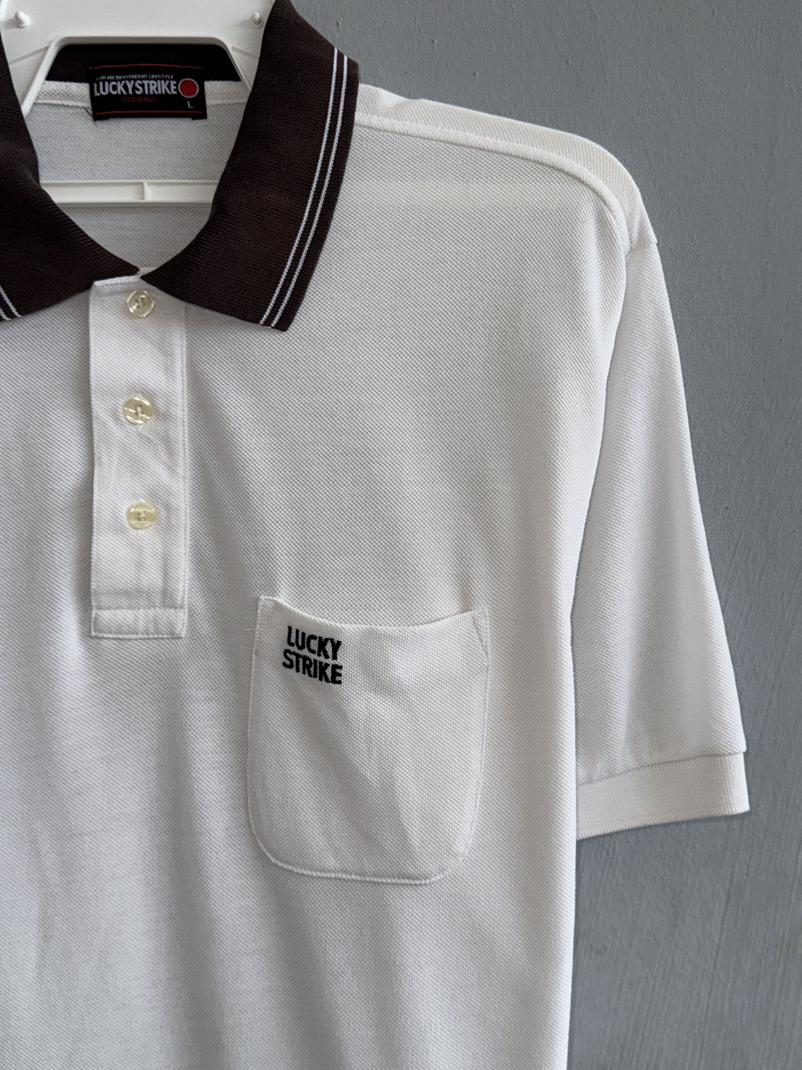 Vintage Lucky Strike Single Pocket Vintage Polo Shirt Size US L / EU 52-54 / 3 - 2 Thumbnail