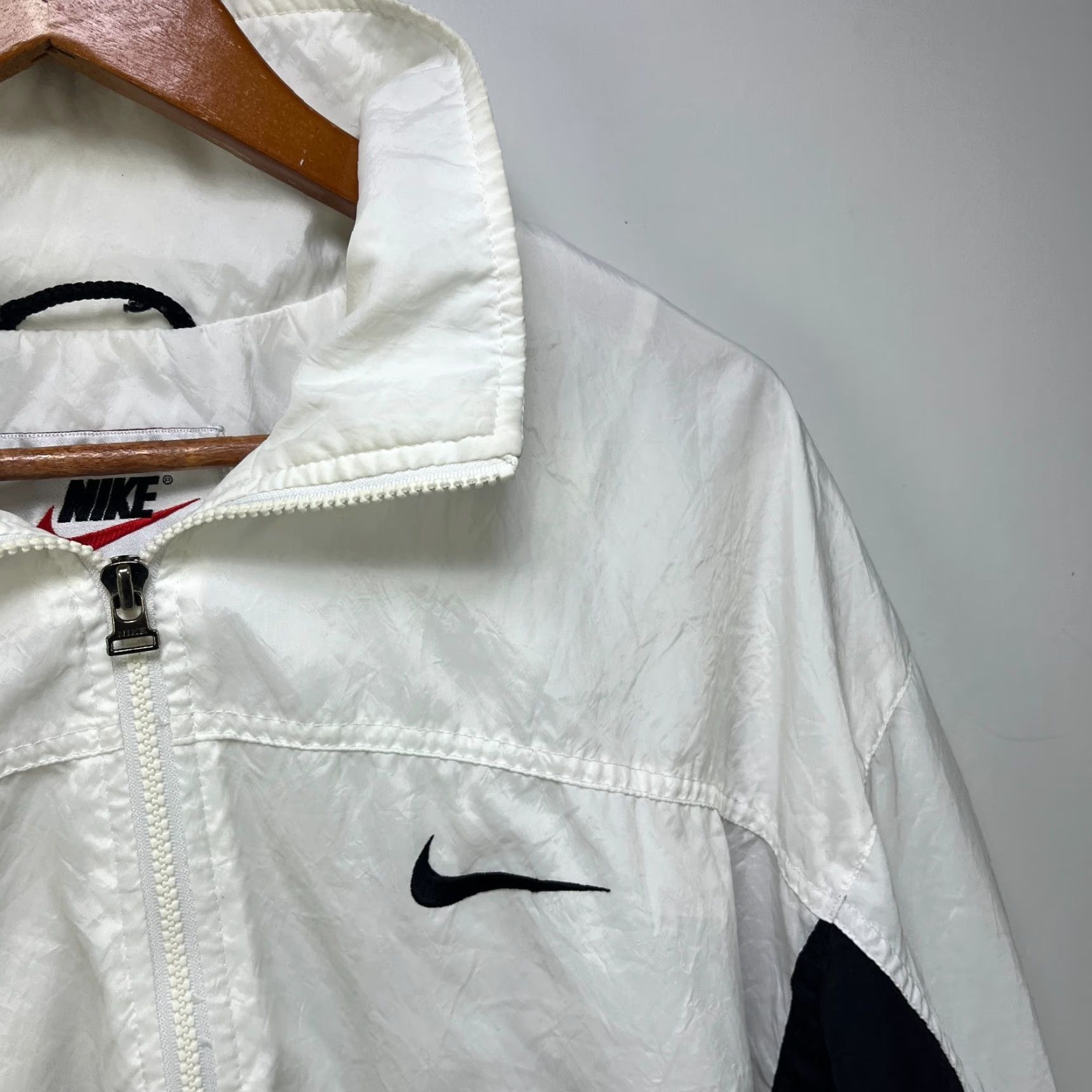 Nike VINTAGE Nike Windbreaker Jacket Swoosh Black 90s Logo 300 Warmth Adults L Regular Size US L / EU 52-54 / 3 - 5 Thumbnail