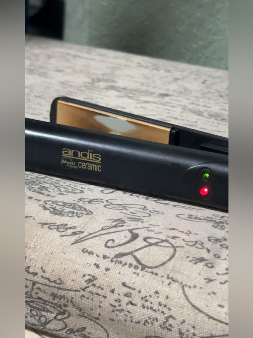 ANDSUNS Andis Black Flat Iron with Gold Ceramic Plates Size ONE SIZE - 1 Thumbnail