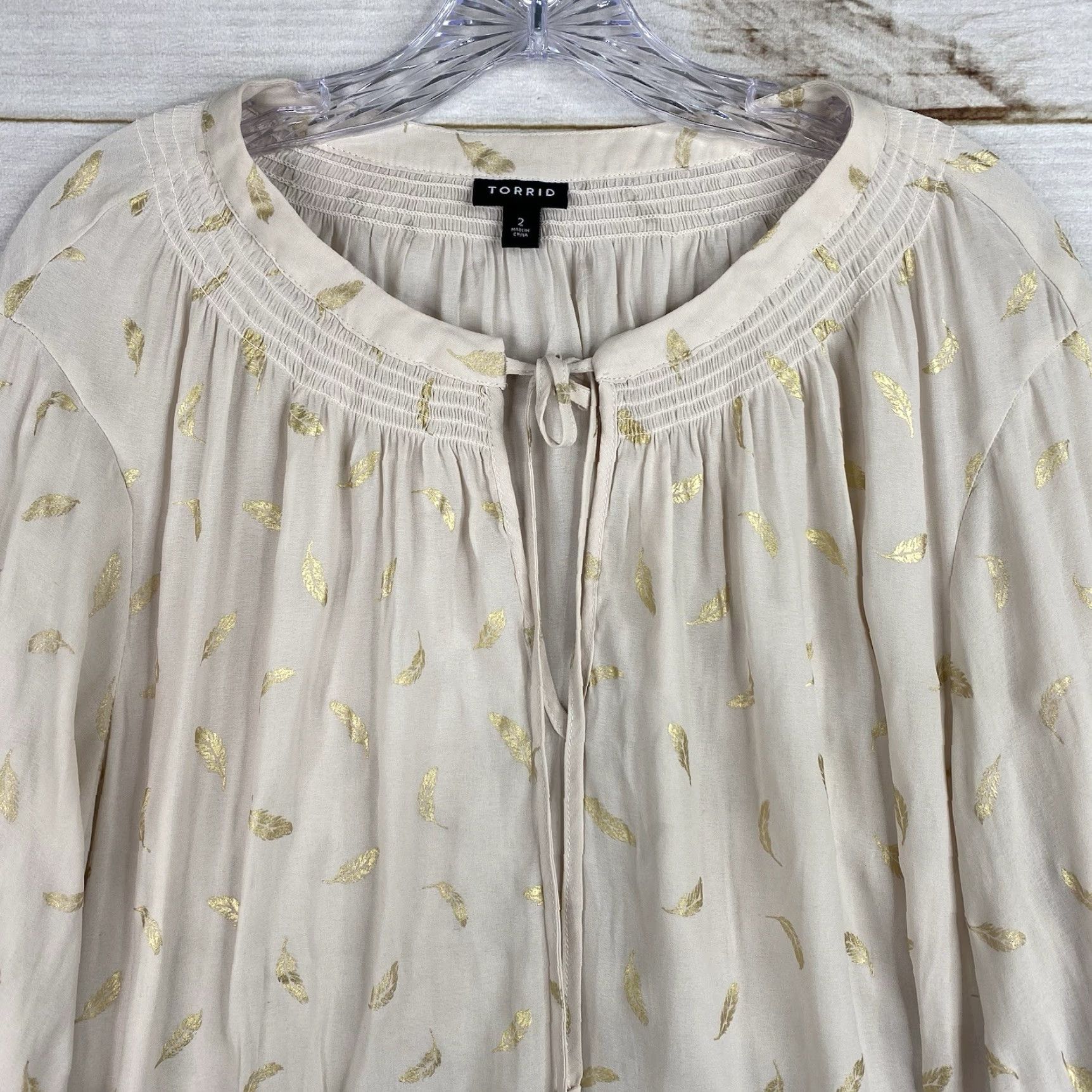 Torrid Torrid Blouse Shirt Geometric Beige Metallic Feather Print Long Sleeve 2X Womens Adult Plus Size Pullover Casual Fashion" Size XXL / US 16-18 / IT 52-54 - 2 Thumbnail