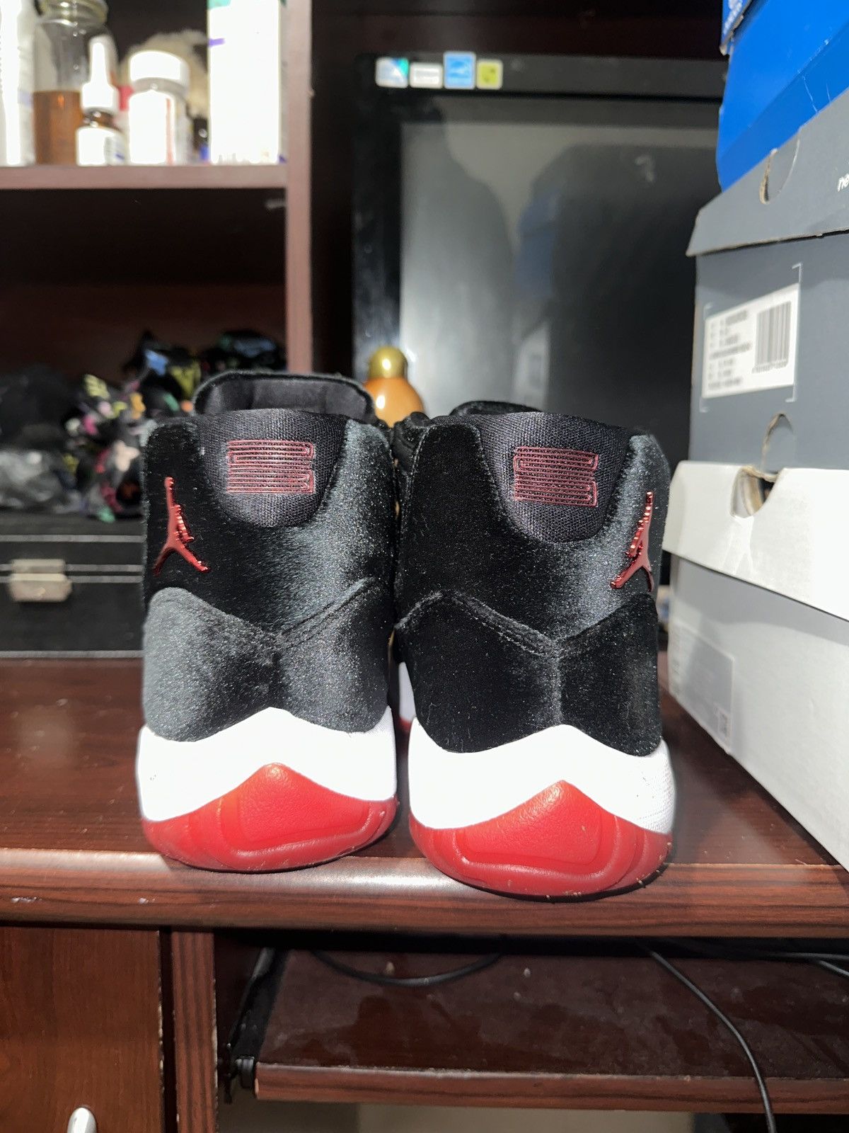 Jordan Brand Air Jordan 11 "Bred Velvet" sneakers - women Size US 10 / EU 43 - 4 Thumbnail