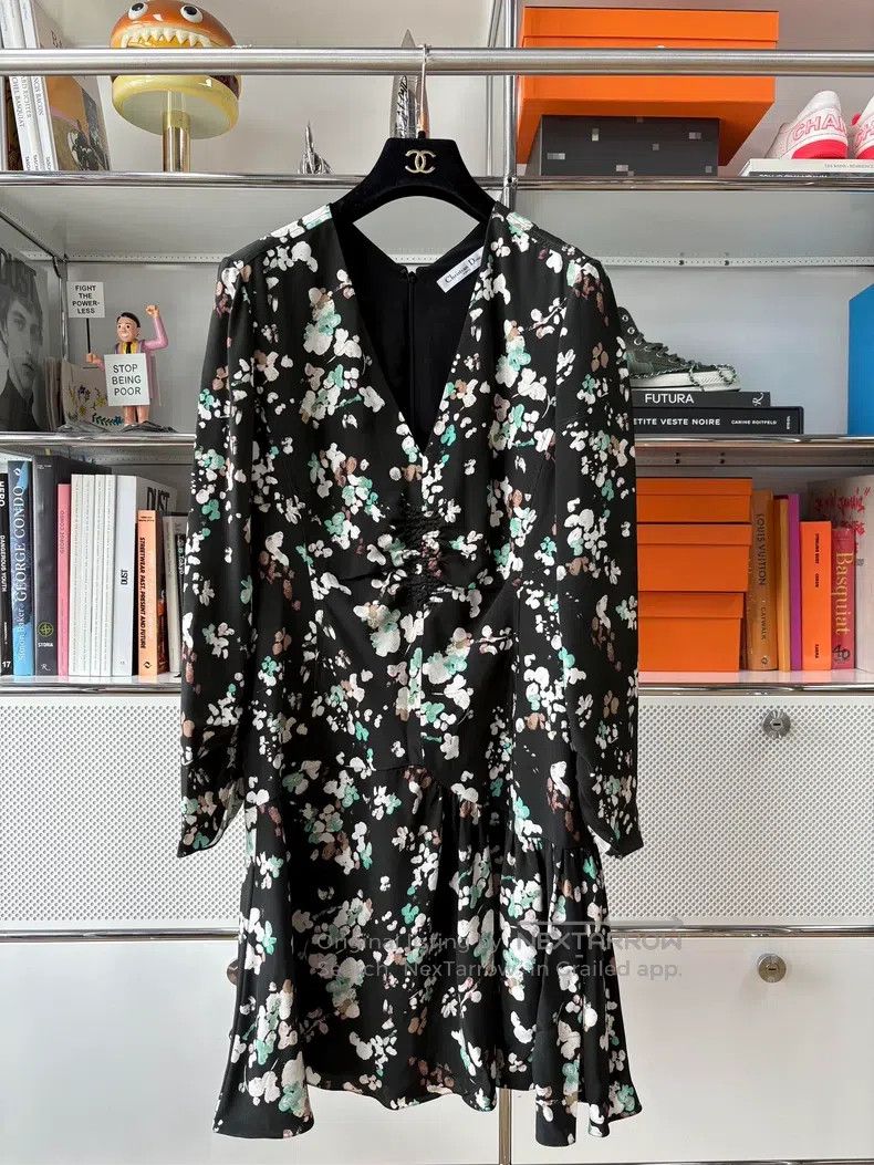 Chanel Chanel Printed mulberry silk dress Size M / US 6-8 / IT 42-44 - 1 Thumbnail