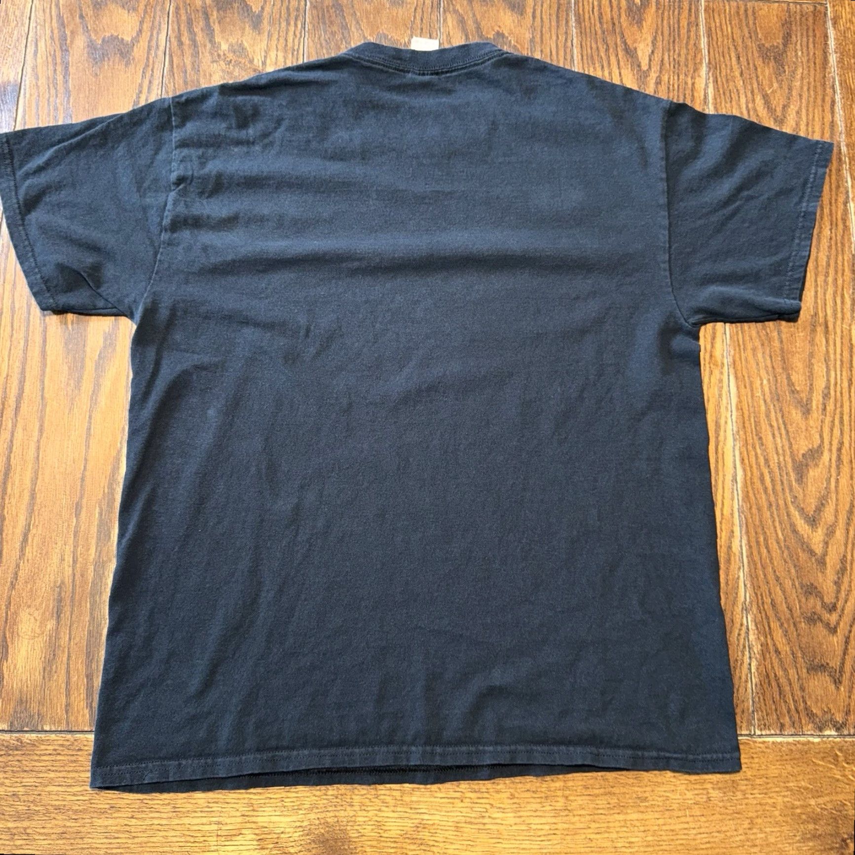 Vintage Skillet Feel Invincible T Shirt Large Christian Rock Faded Gas Mask Size US L / EU 52-54 / 3 - 5 Thumbnail