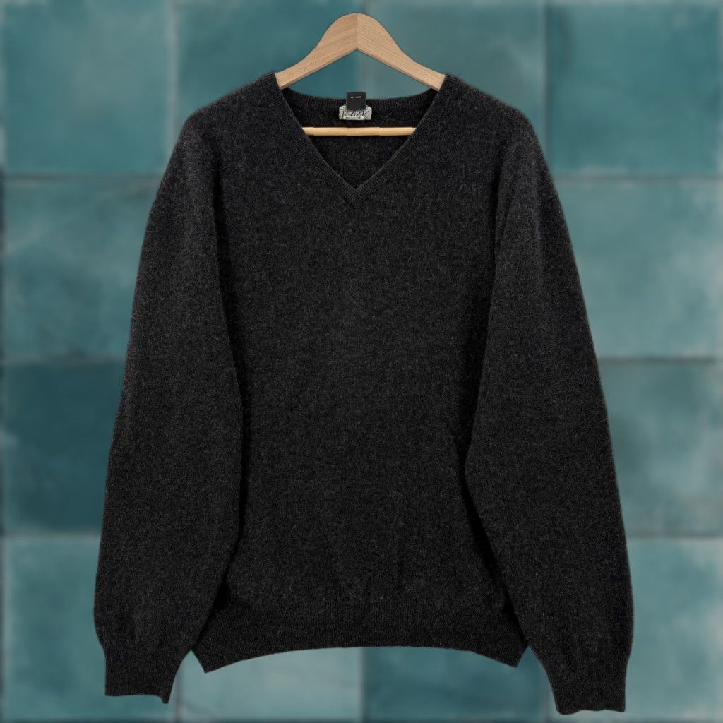 Jos. A. Bank Jos. A. Bank Sweater Mens XL Gray 100% Cashmere V Neck Knit Pullover Soft Preppy Size US XL / EU 56 / 4 - 1 Thumbnail