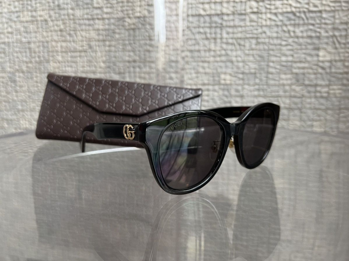 Gucci Gucci Oversized Black Logo Sunglasses Unisex Size ONE SIZE - 1 Thumbnail