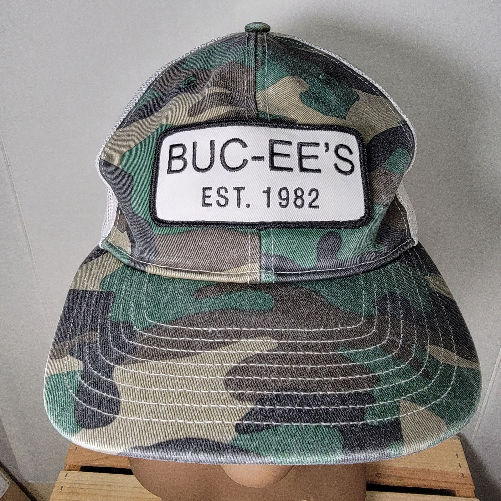 Other Buc-ee's Green Camo Snap Back Trucker Hat Size ONE SIZE - 1 Thumbnail