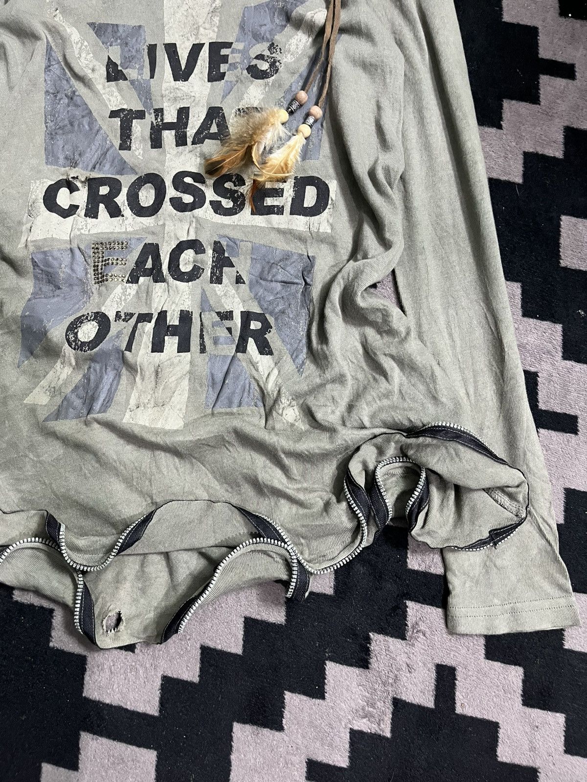 Le Grande Bleu (L.G.B.) Vintage tkmixpice distressed zipper flare longsleeve tshirt Size US M / EU 48-50 / 2 - 3 Thumbnail