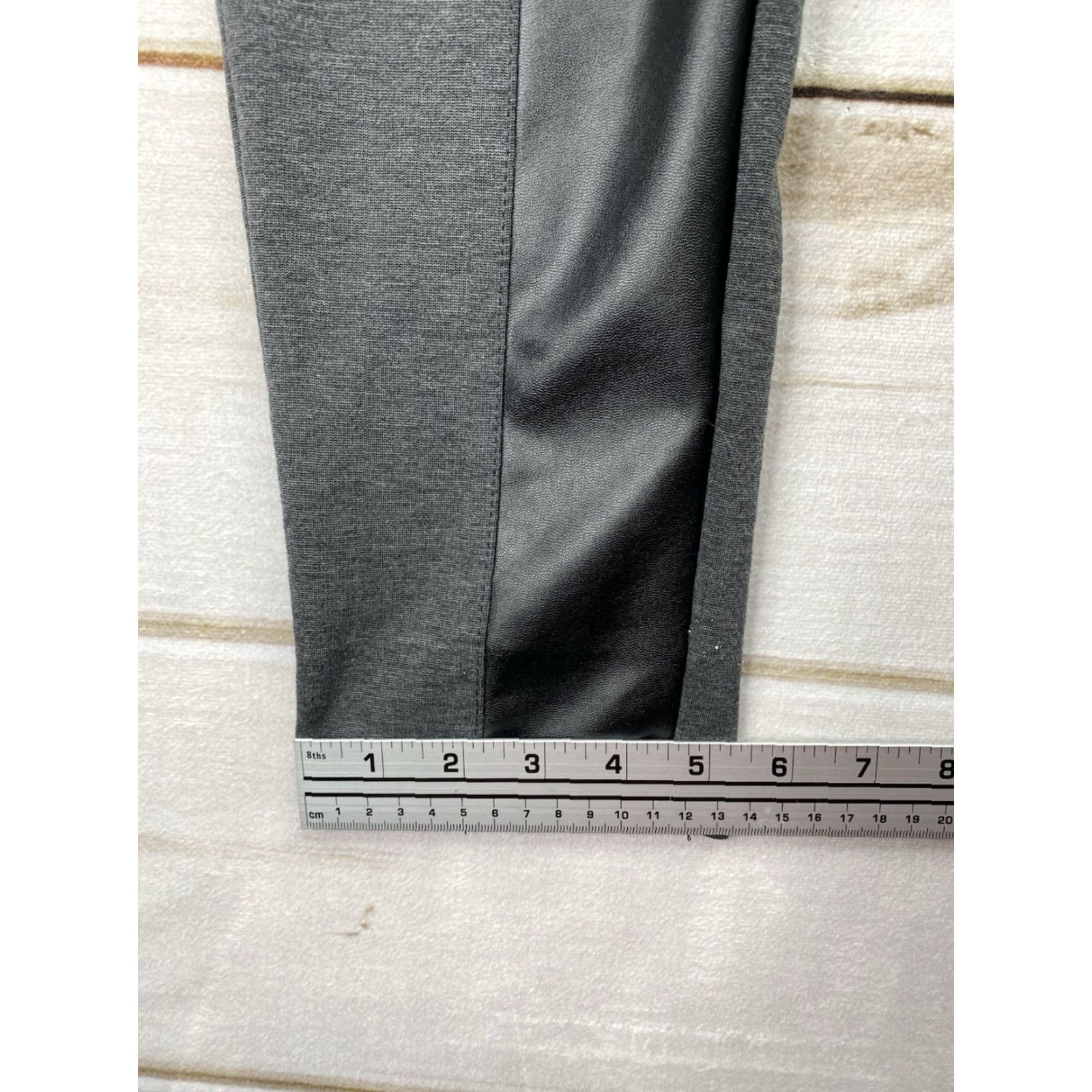 Worthington Worthington Pants Womens L Gray Black Faux Leather Knit Tapered Ponte Zip Pocket Regular Pockets Multicolor 90s Retro Mens Womens Girls Boys Size 36" / US 14 / IT 50 - 6 Thumbnail