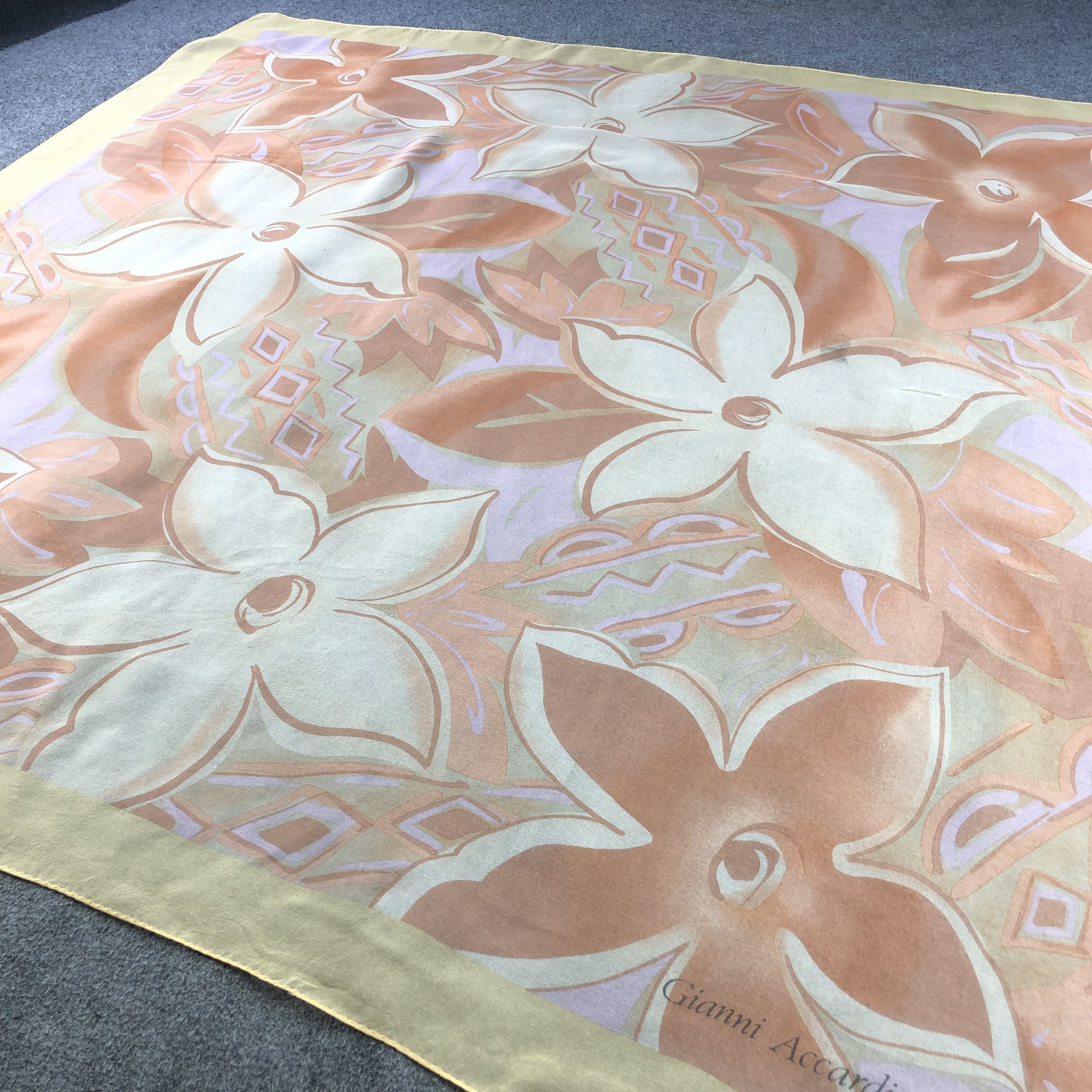 Vintage Gianni Accardi Floral Hand Rolled Silk Scarf M1078 Size ONE SIZE - 3 Thumbnail