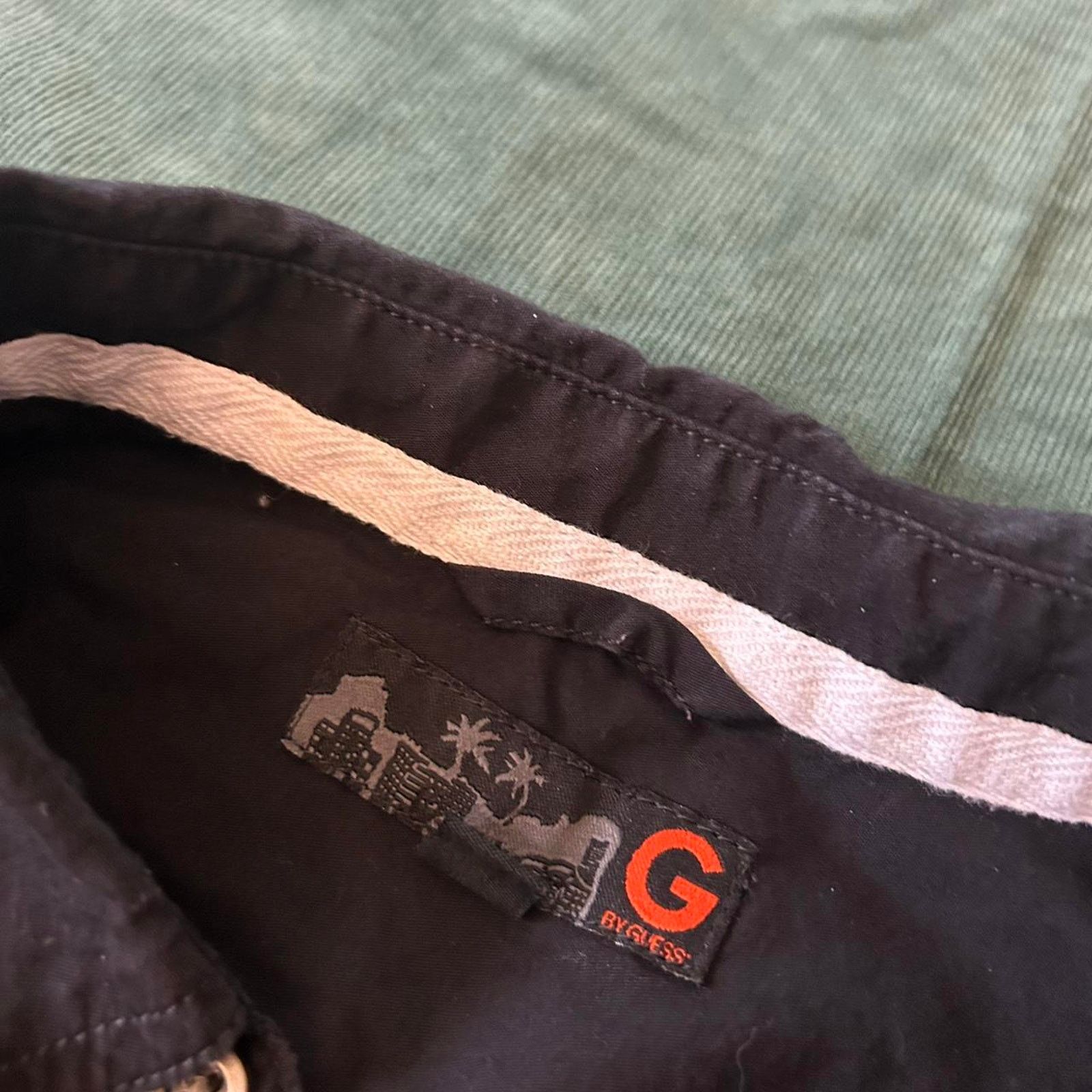 Guess Rare y2k guess button up Size US M / EU 48-50 / 2 - 2 Thumbnail