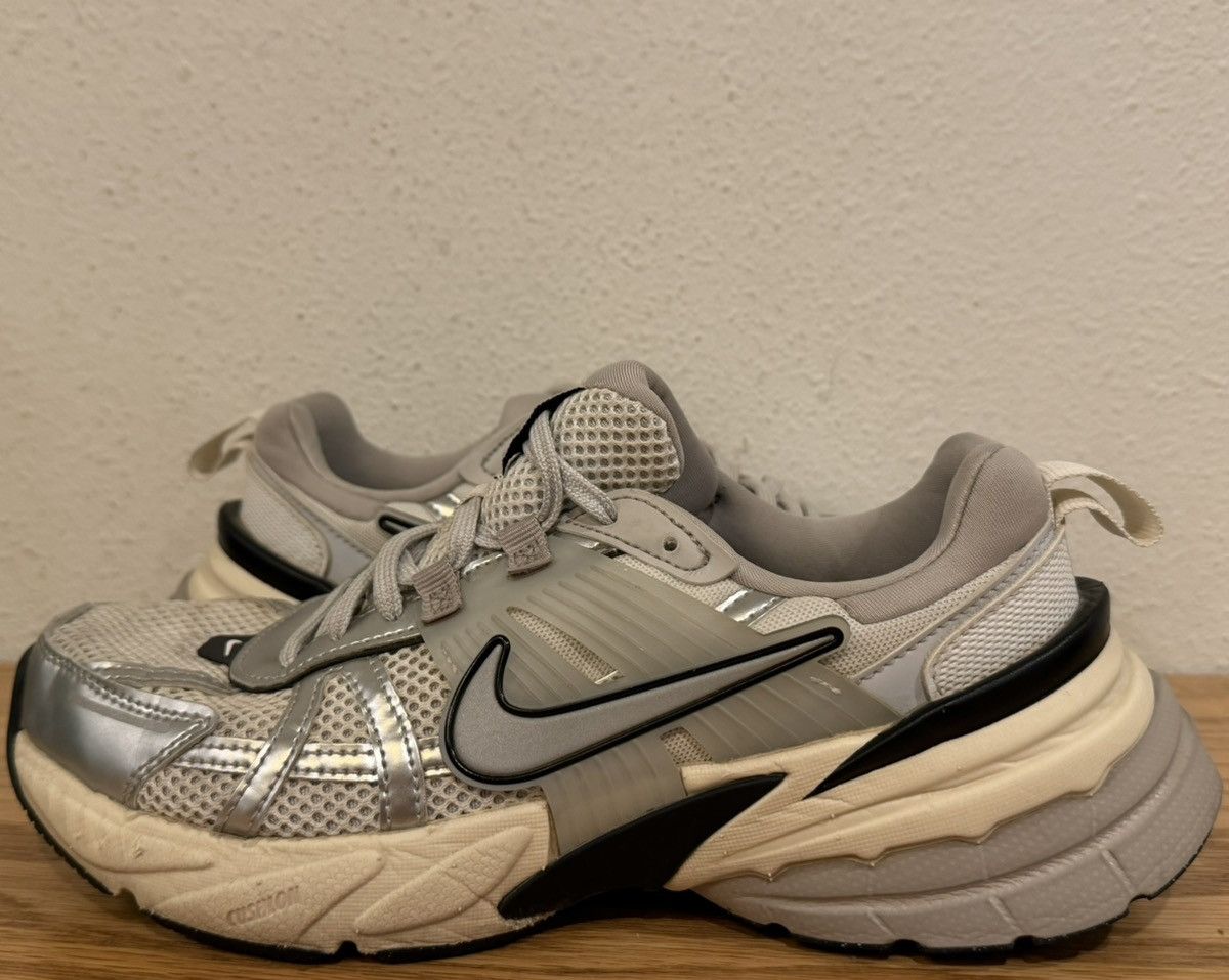 Nike Nike V2K Run Summit White Metallic Silver 8 Running Sneakers Size US 8 / IT 38 - 1 Thumbnail