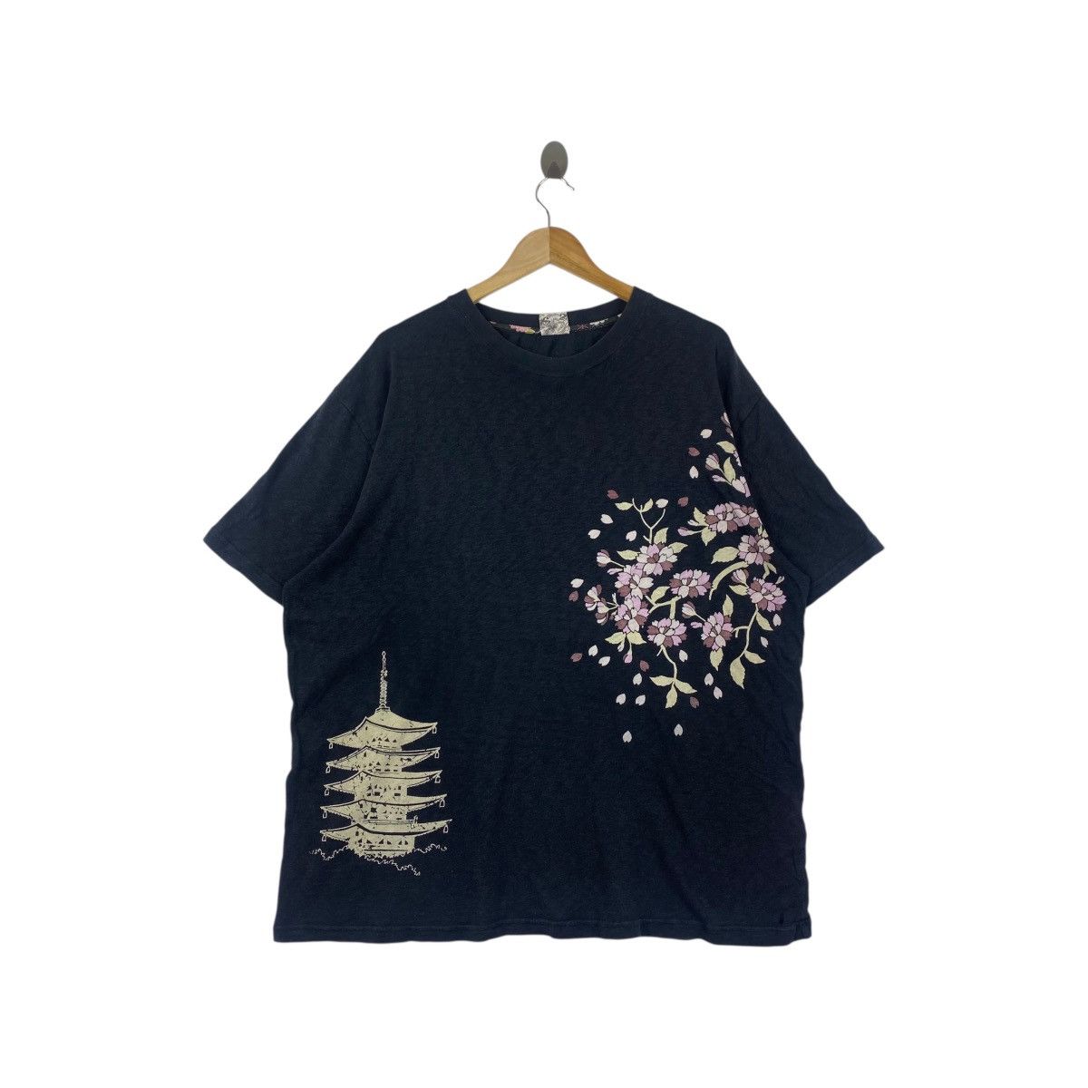 Vintage Vintage Sukajan Souvenir Japan Tee Shirt Big Logo Japanese Size US XXL / EU 58 / 5 - 1 Thumbnail