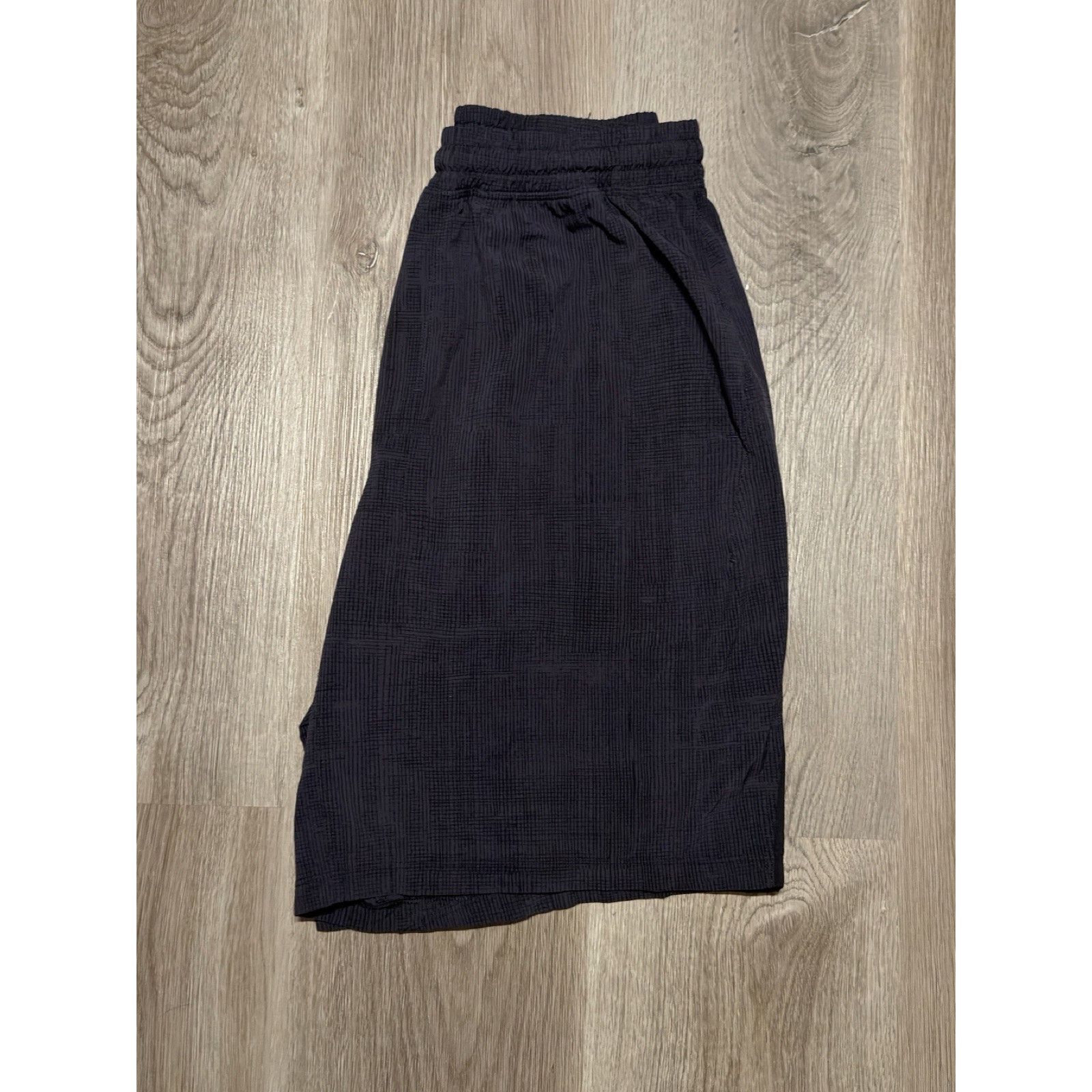Lululemon Black lululemon shorts (J15) Size 30" / US 8 / IT 44 - 4 Thumbnail