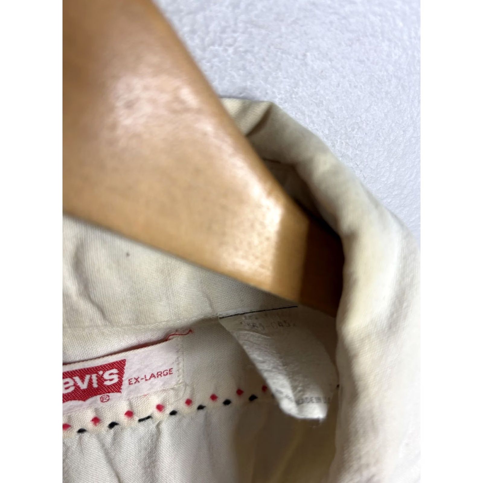 Levi's Levi's Shirt Mens XL Cream Embroidered Southwestern Button Down Long Sleeve Zia Body: Embroidered Zia Sun, Pockets, Contrast Stitching Size US XL / EU 56 / 4 - 5 Thumbnail
