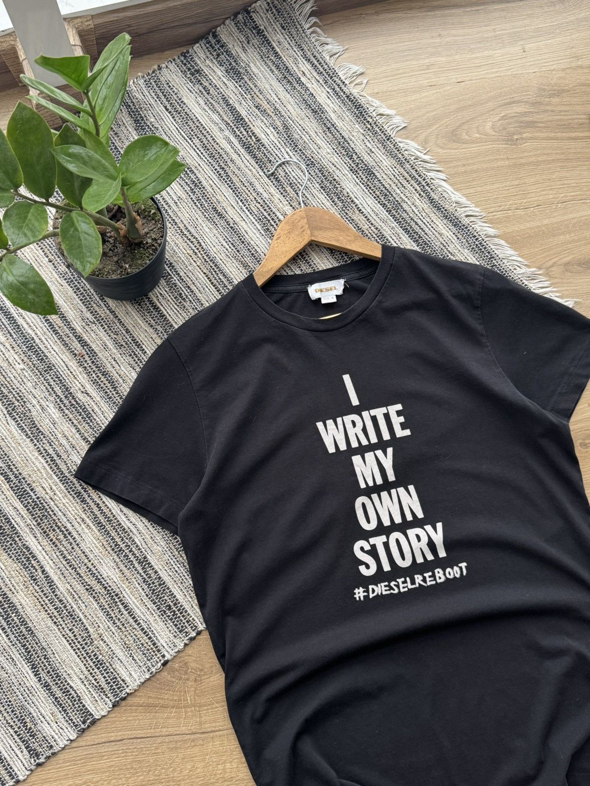 Diesel Diesel I Write My Own Story Graphic Print Logo Black T-Shirt Size US M / EU 48-50 / 2 - 3 Thumbnail