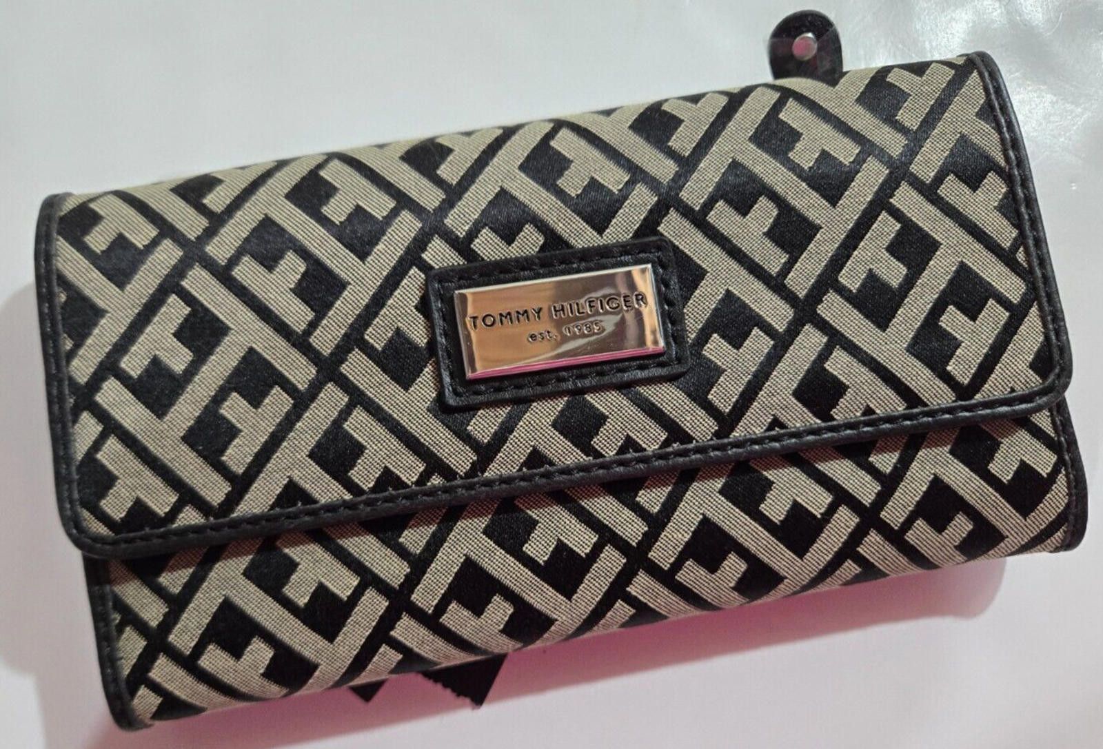 Tommy Hilfiger Tommy Hilfiger Signature TH Trifold Continental Black NWT Size ONE SIZE - 1 Thumbnail