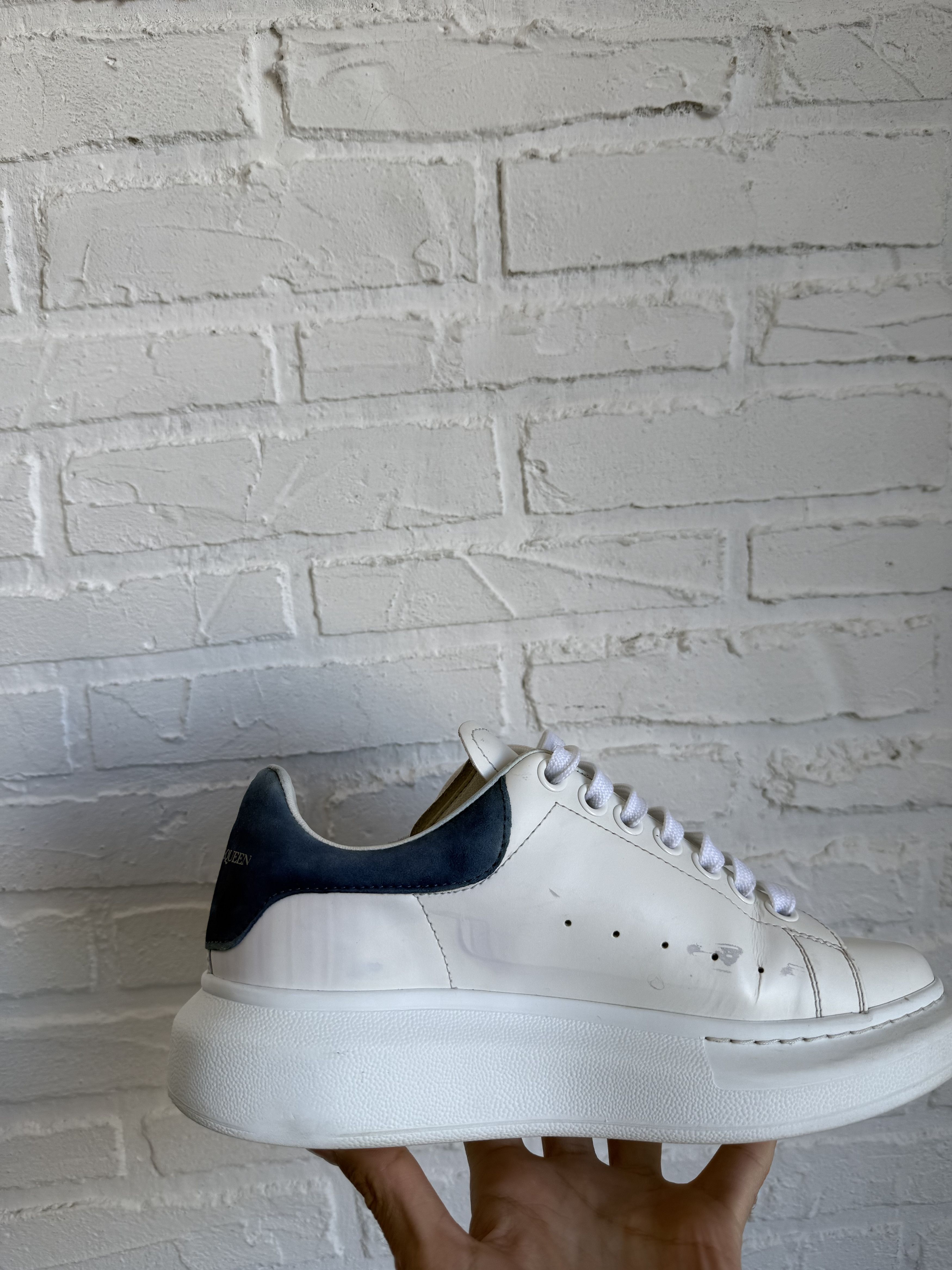 Alexander McQueen Alexander McQueen oversized sneakers white navy Size US 7 / IT 37 - 2 Thumbnail