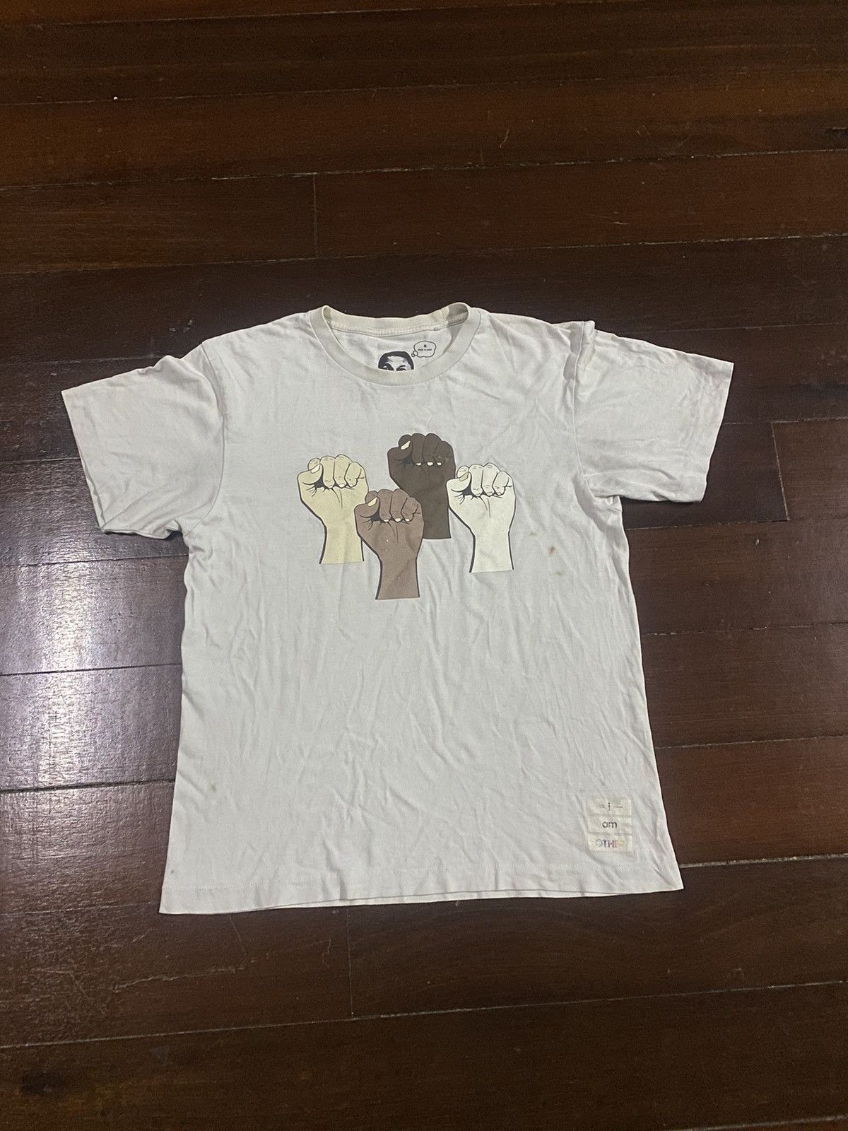 Pharrell Rare UNIQLO X Pharrell Williams other hand tee Size US M / EU 48-50 / 2 - 2 Thumbnail