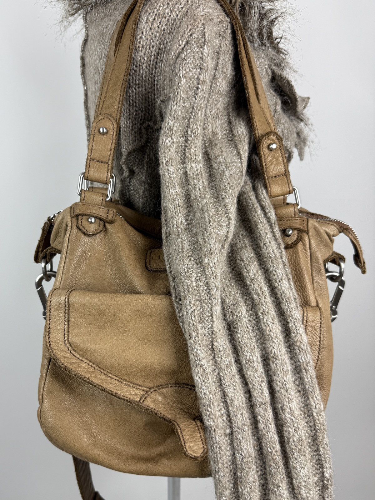 LIEBESKIND BERLIN Y2K Liebeskind Berlin Leather Carabiner Crossbody Hobo Bag Size ONE SIZE - 4 Thumbnail