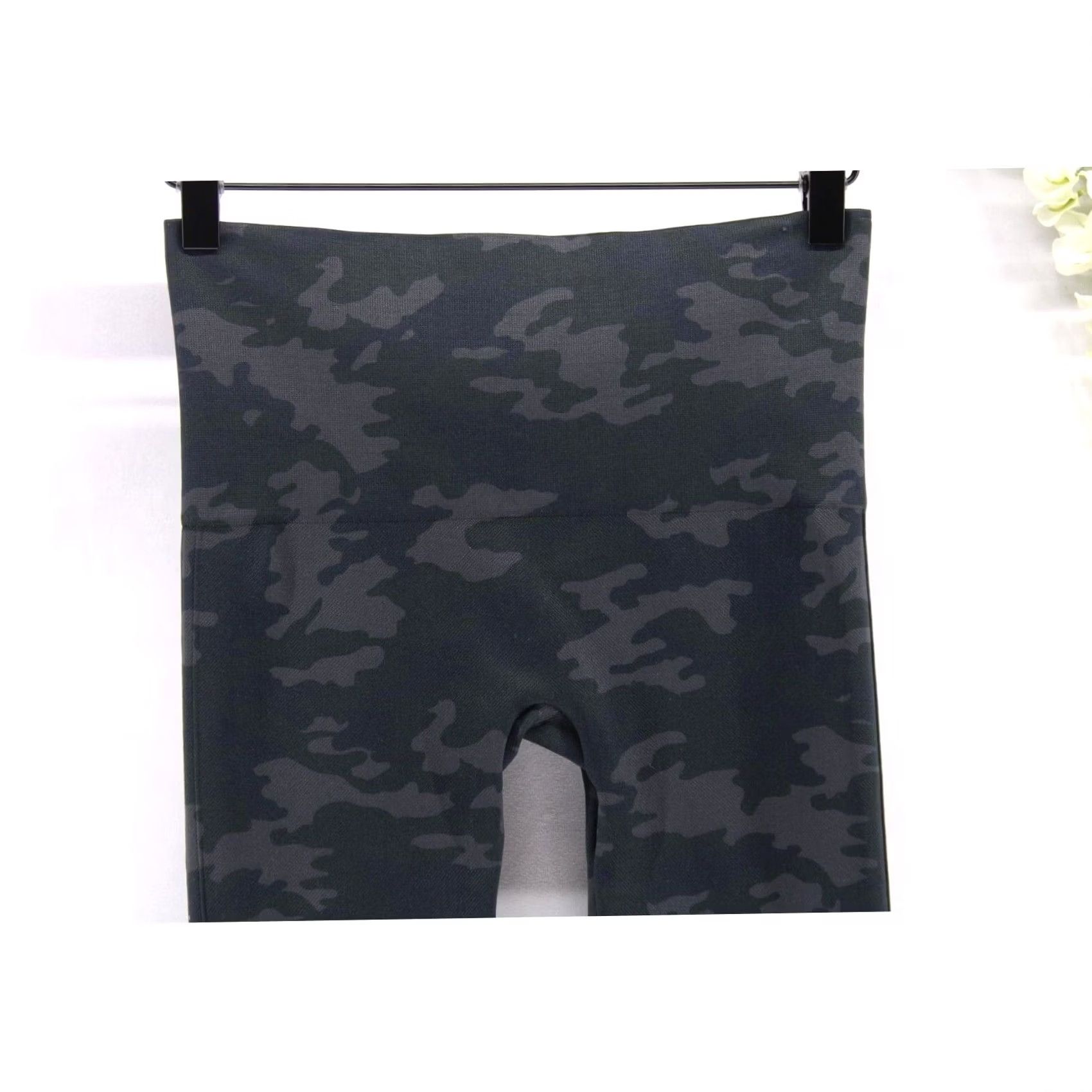 Spanx Spanx Women's Leggings Seamless Black Camo Sz M WW Multi Camouflage Pattern Activewear Yoga Gym Ankle Size 32" / US 10 / IT 46 - 3 Thumbnail
