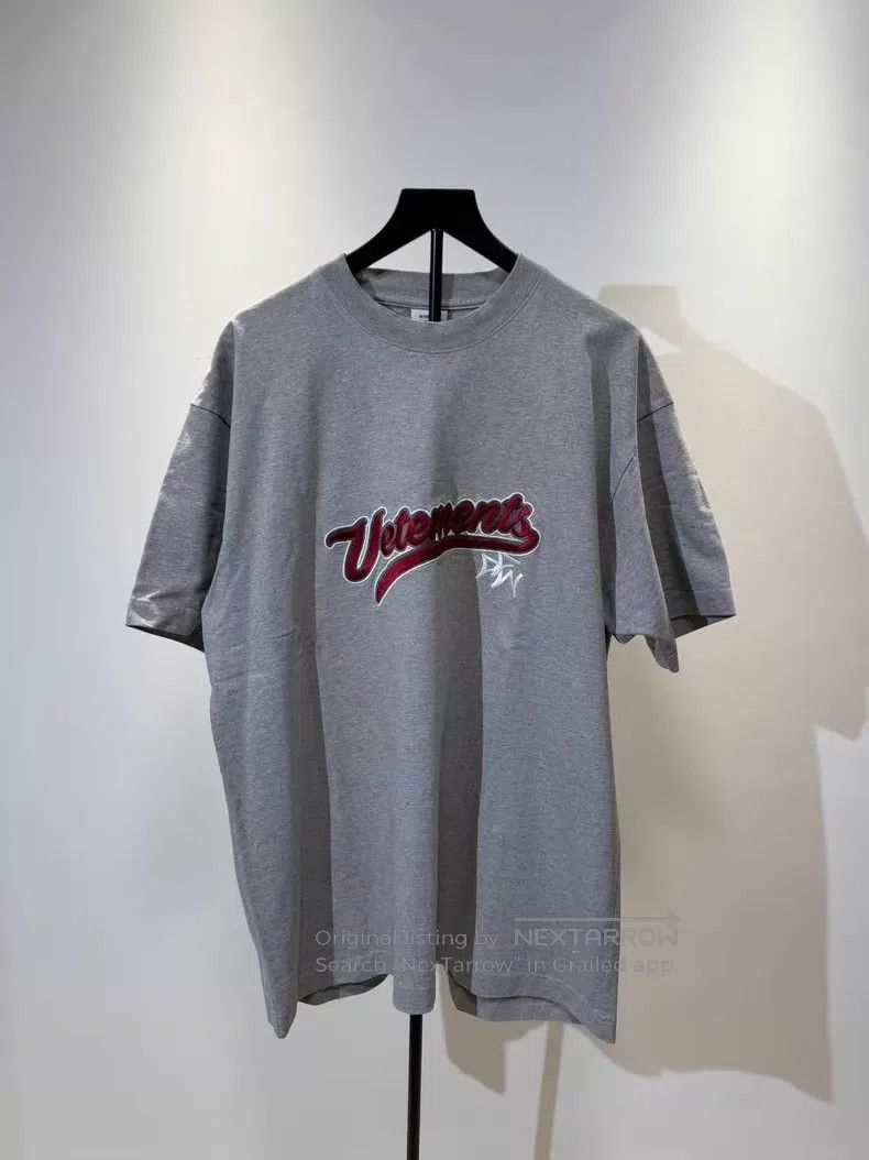 Vetements VETEMENTS Grey Embroidered Logo Short Sleeve T-Shirt Size US S / EU 44-46 / 1 - 1 Thumbnail