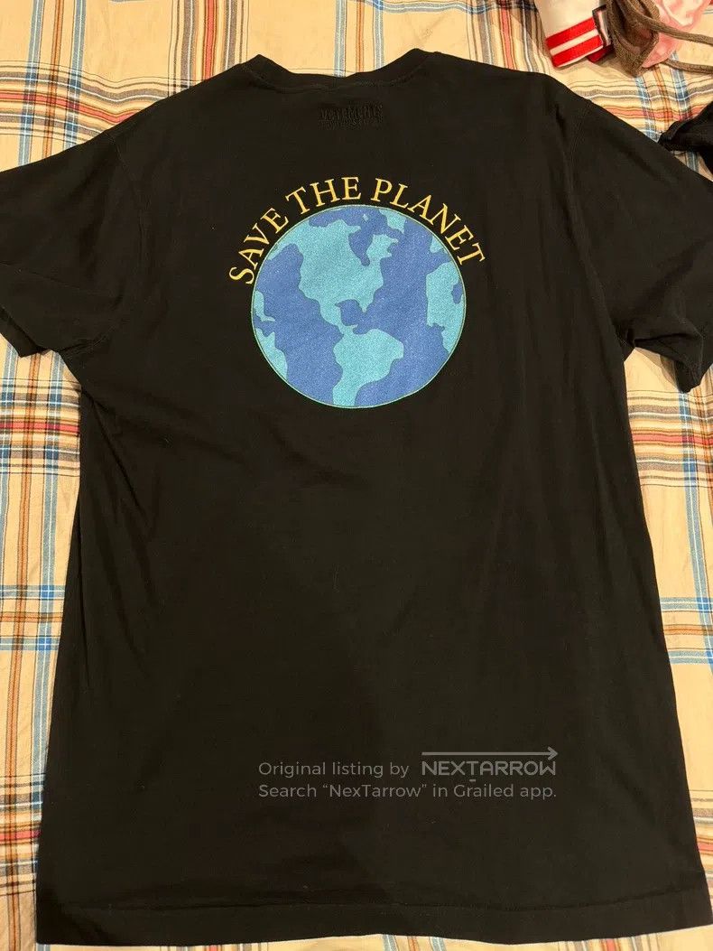 Vetements Vetements Black T-shirt with lettered Earth print Size US S / EU 44-46 / 1 - 4 Thumbnail