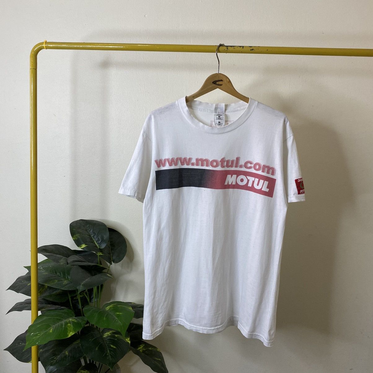 Vintage 1990s Motul Racing Lubricant Oil Promo T Shirt Size US L / EU 52-54 / 3 - 1 Thumbnail