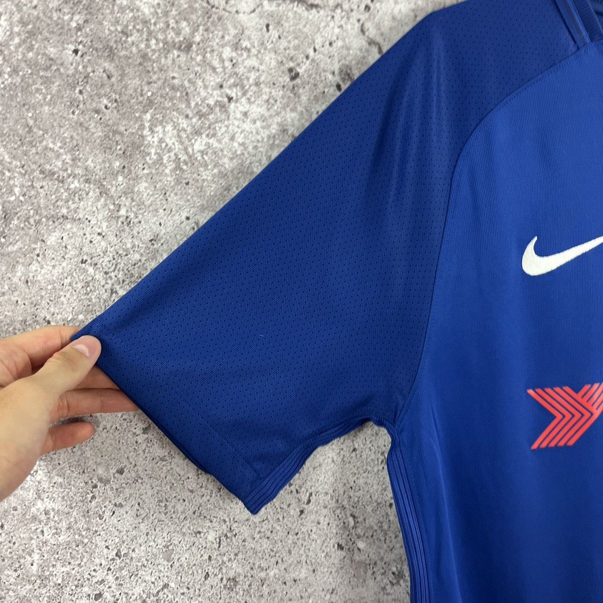 Chelsea Soccer × Nike Nike Chelsea Soccer Team 2016/2017 Home Jersey Size M Size US M / EU 48-50 / 2 - 4 Thumbnail