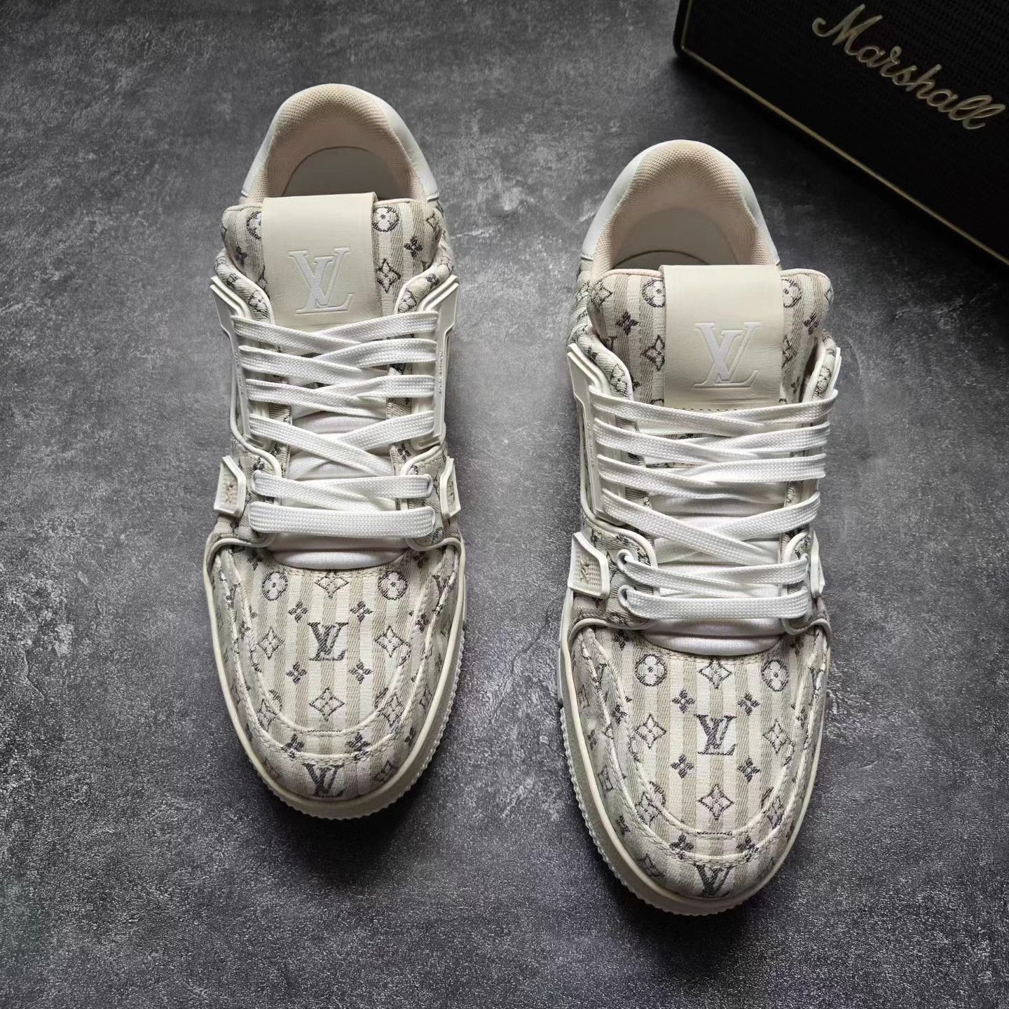 Louis Vuitton LV TRAINER Grey Monogram Sneakers 7.5/41.5 Size US 7.5 / EU 40-41 - 2 Thumbnail