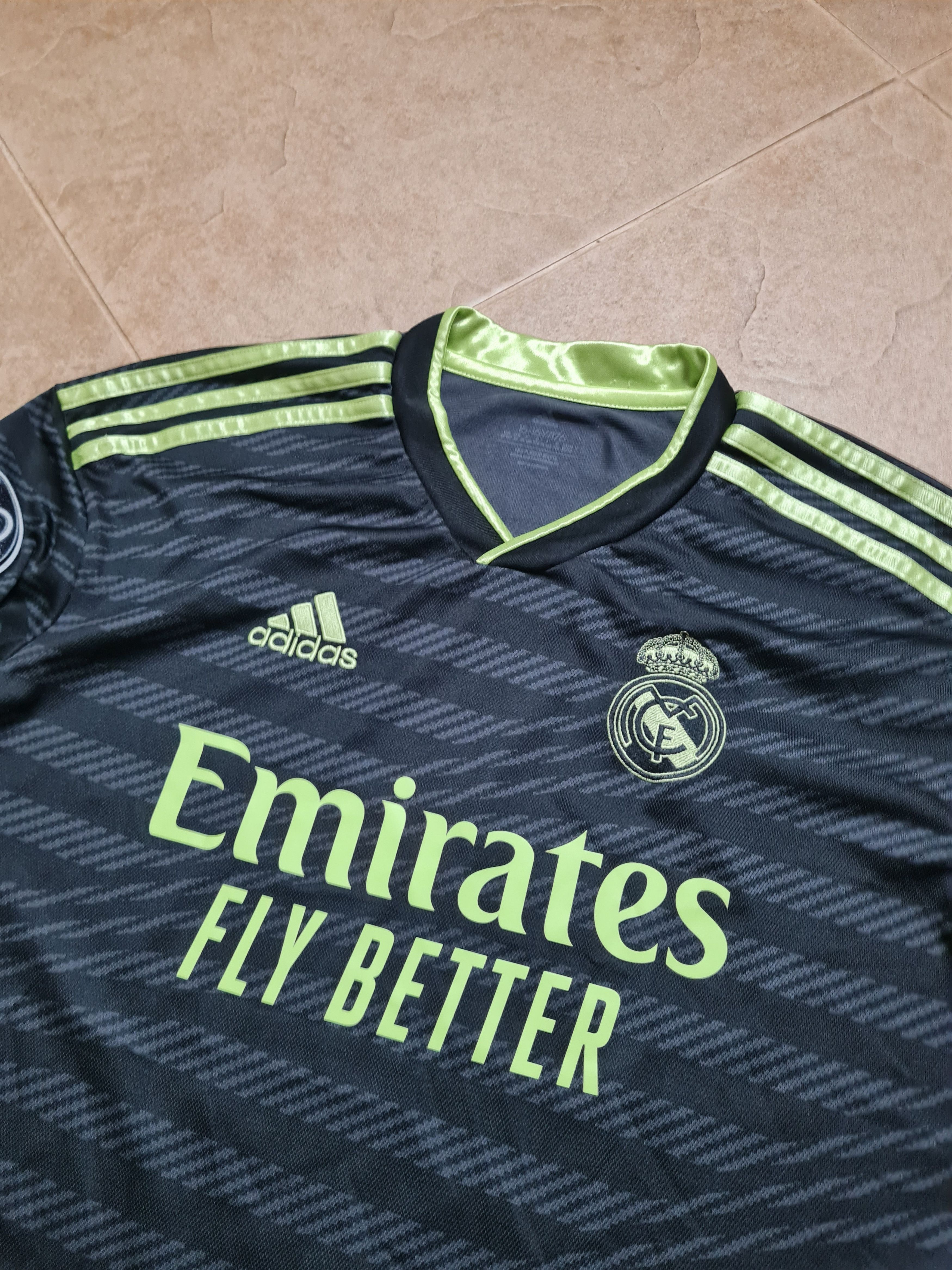 Adidas FOOTBALL JERSEY REAL MADRID THIRD SOOCCER SHIRT #9 BENZEMA Size US S / EU 44-46 / 1 - 19 Thumbnail