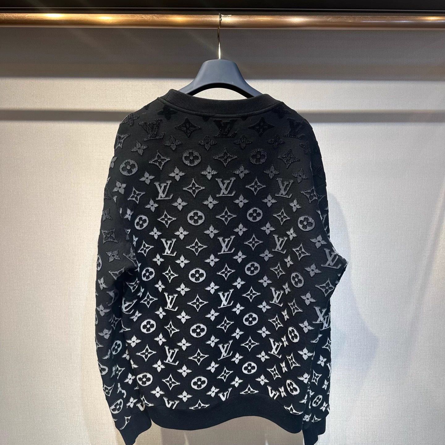 Louis Vuitton LV flocked gradient logo space LS sweatshirt L NWT Size US L / EU 52-54 / 3 - 5 Thumbnail