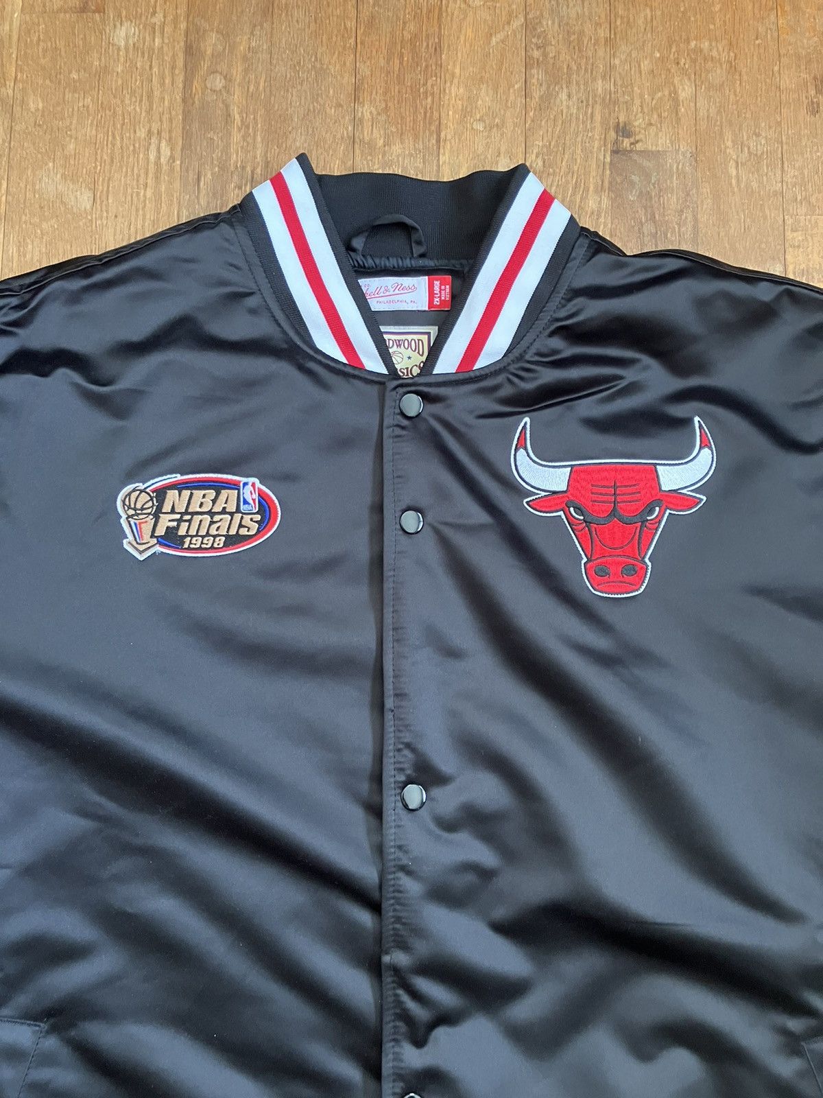 Mitchell & Ness Chicago Bulls Champ City Satin Jacket Size US XXL / EU 58 / 5 - 2 Thumbnail