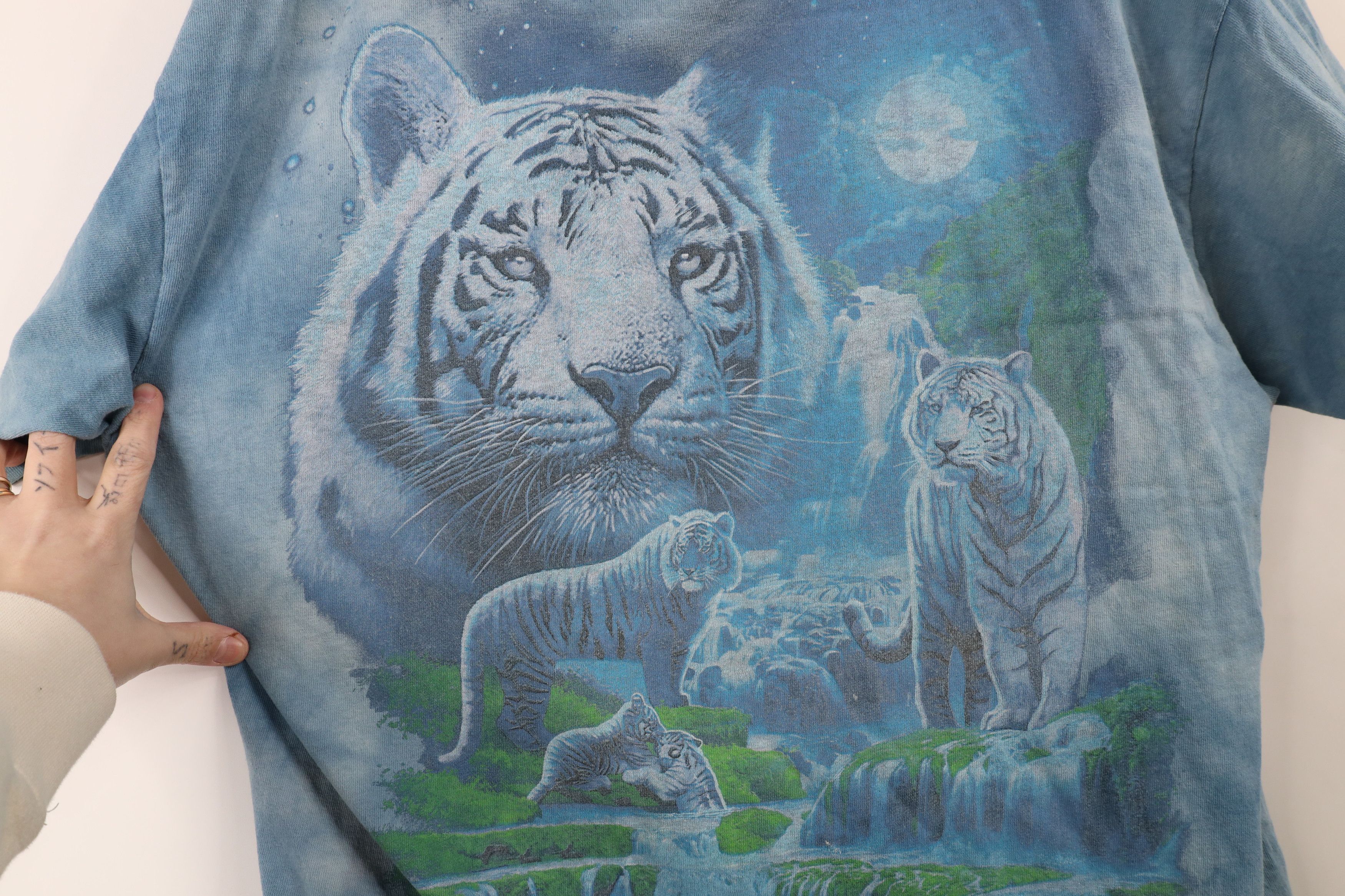 Liquid Blue × Vintage Vintage Y2K Liquid Blue Nature White Tiger Acid Wash T-Shirt Size US XXL / EU 58 / 5 - 4 Thumbnail