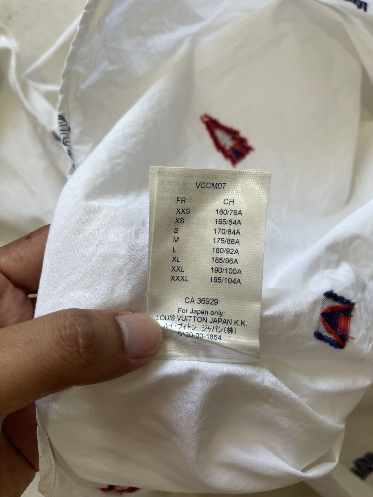 Louis Vuitton 2018 Louis Vuitton Embrodery Logo Button Up Size US M / EU 48-50 / 2 - 16 Thumbnail