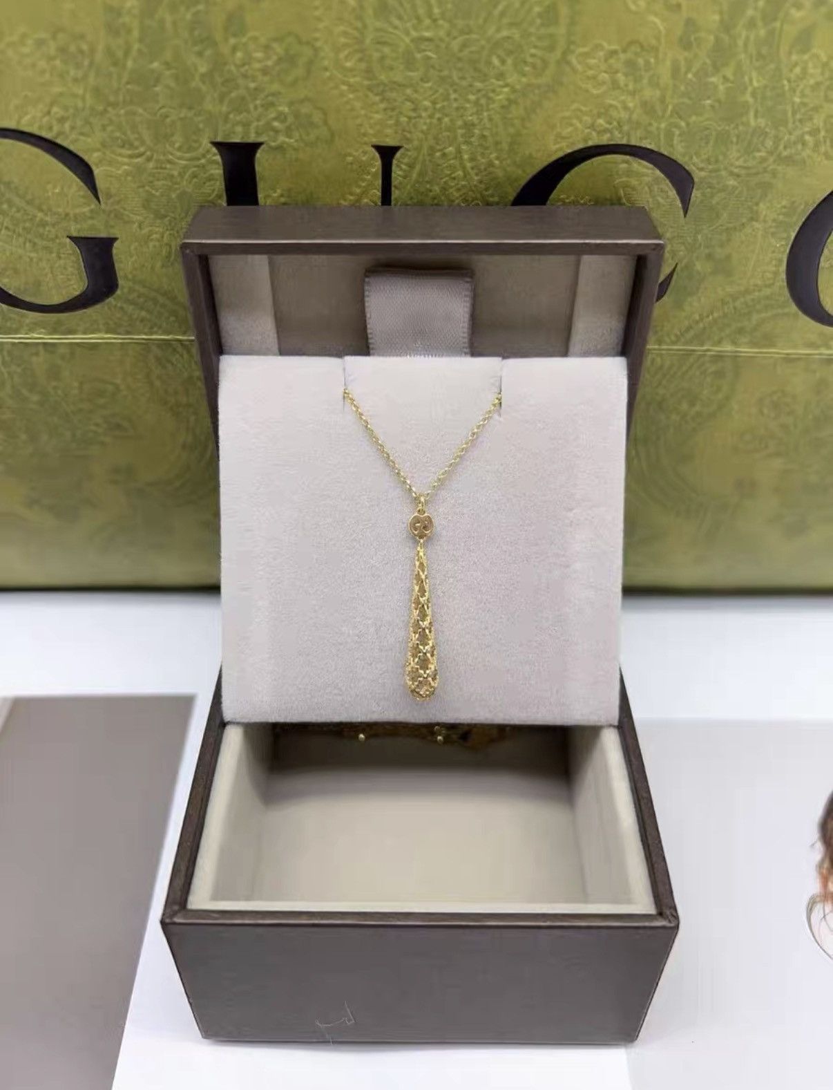 Gucci Gucci 18K gold necklace with hollow teardrop pendant J38 Size ONE SIZE - 1 Thumbnail
