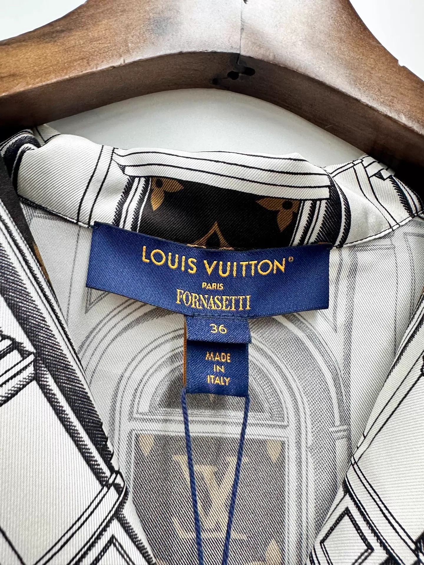 Louis Vuitton Louis Vuitton All Over Print Shirt 36 New With Tags Size XS / US 0-2 / IT 36-38 - 4 Thumbnail