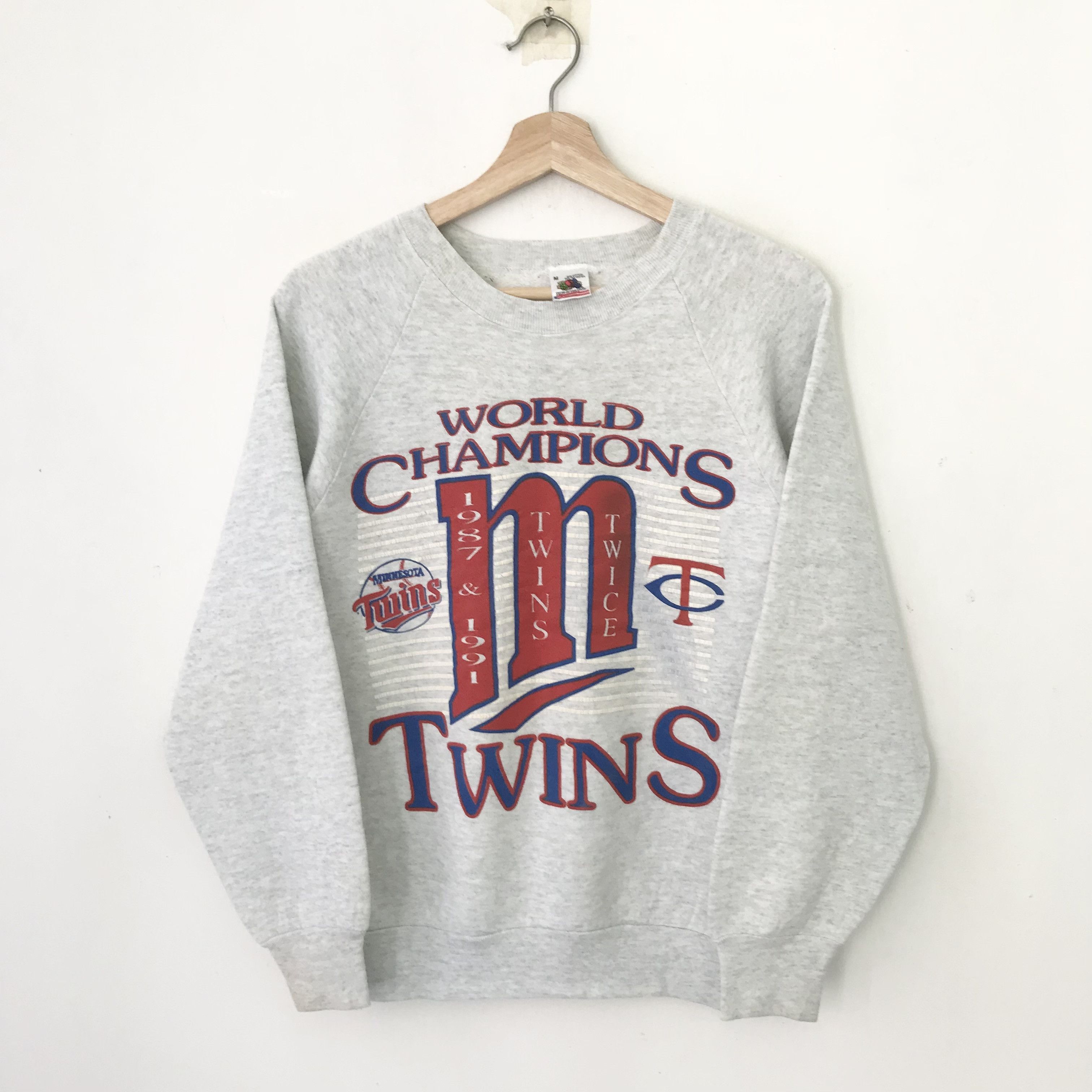 Fruit Of The Loom Vintage 90’s Minnesota Twins Gray Sweatshirt - 239 Size US S / EU 44-46 / 1 - 1 Thumbnail