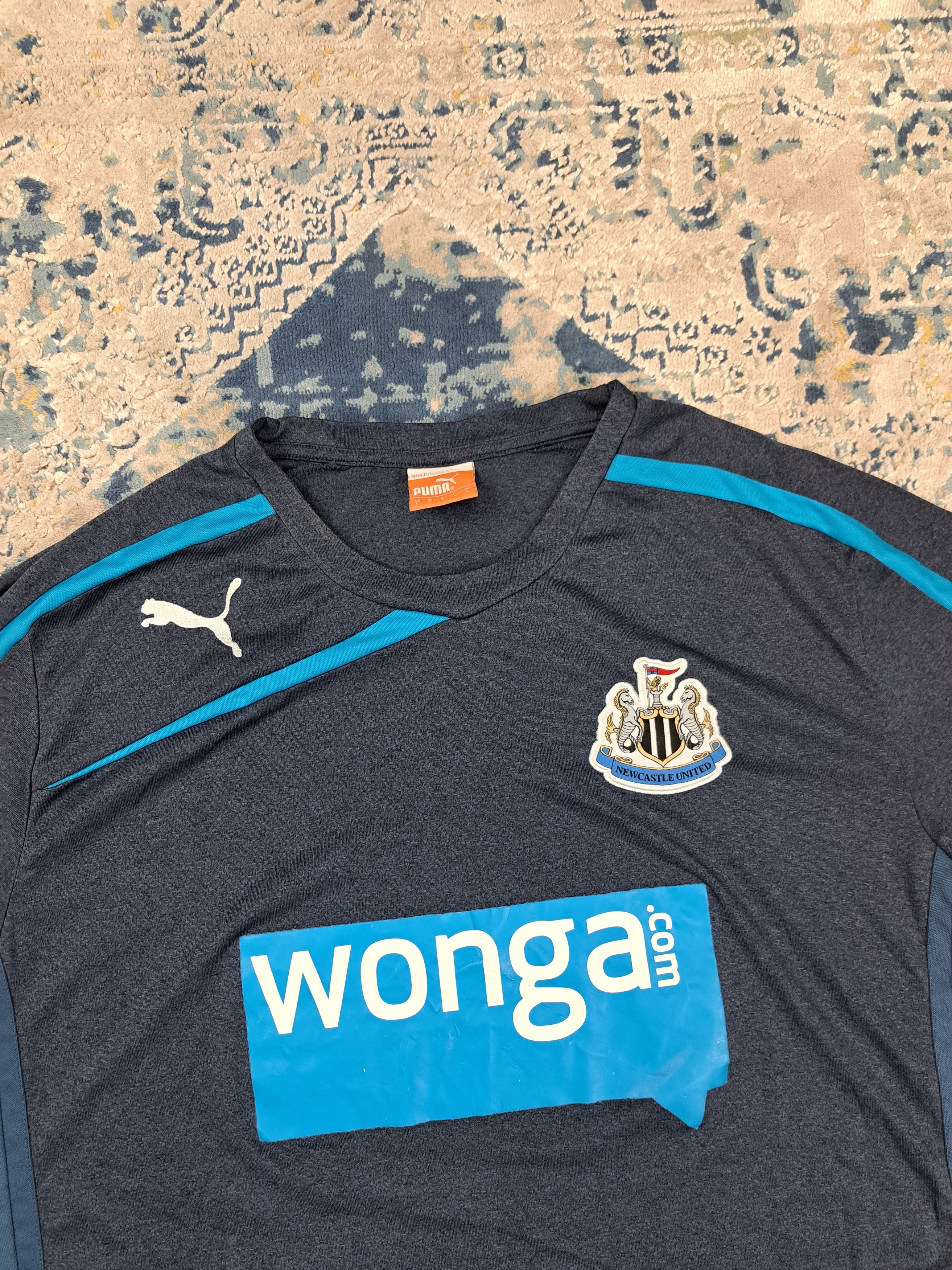 Puma 2013 / 2014 Newcastle United Puma Soccer Kit Size US L / EU 52-54 / 3 - 2 Thumbnail