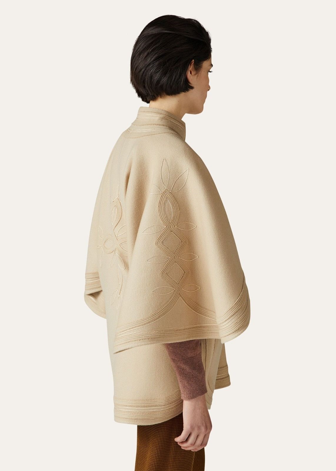 Loro Piana o1srvl11e0824 Size: OS / Lia Embroidered Cape in Beige Size ONE SIZE - 4 Thumbnail