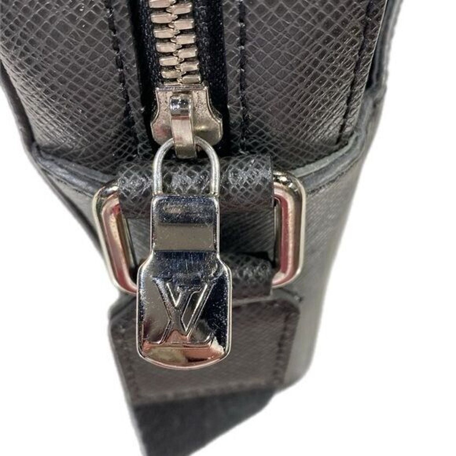 Louis Vuitton Louis Vuitton Taiga Messenger Bag Anton Ardoise Leather Luxe Size ONE SIZE - 9 Thumbnail