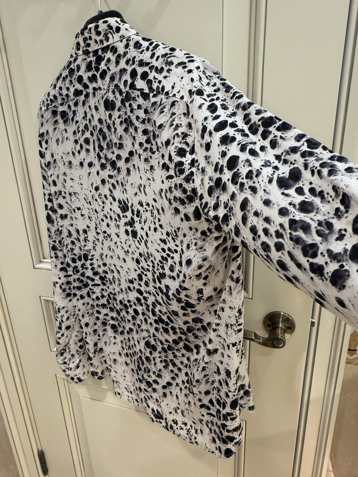 Saint Laurent Paris Snow leopard print silk shirt collar size38 Size US M / EU 48-50 / 2 - 18 Thumbnail