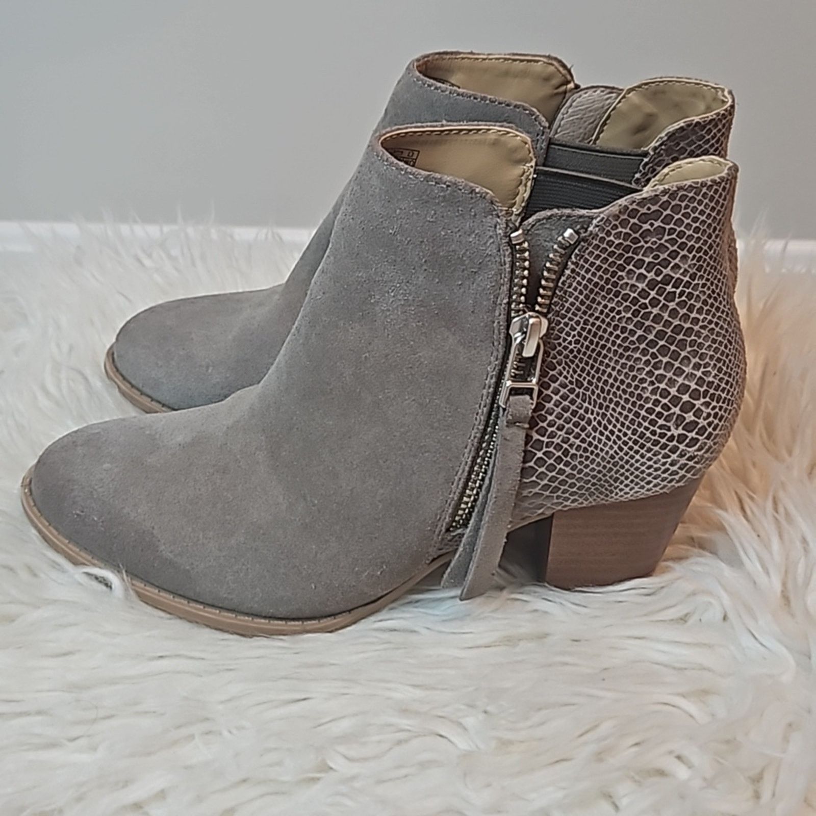 Vionic Vionic 322 Anne Grey Taupe Suede Ankle Bootie Size US 5 / IT 35 - 3 Thumbnail