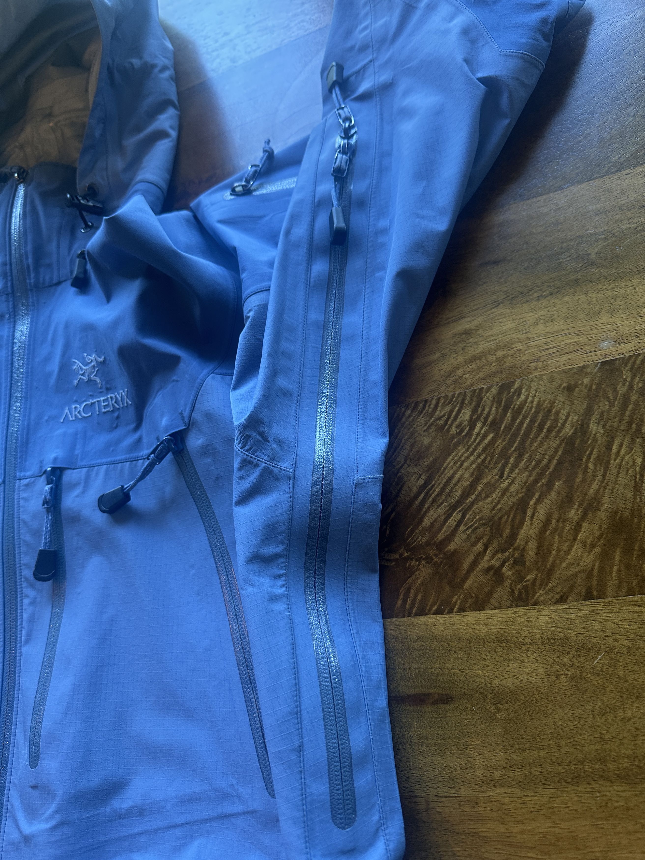 Arc'teryx VINTAGE Arc’teryx Theta AR Jacket – "Bluebird" Two-Tone Size M / US 6-8 / IT 42-44 - 5 Thumbnail