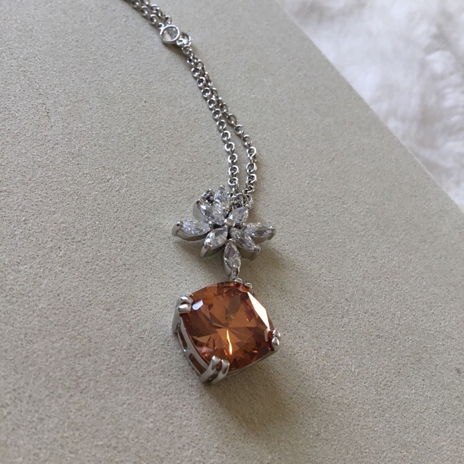 Other Yellow Crystal with Flower Interlocking Necklace Size ONE SIZE - 3 Thumbnail
