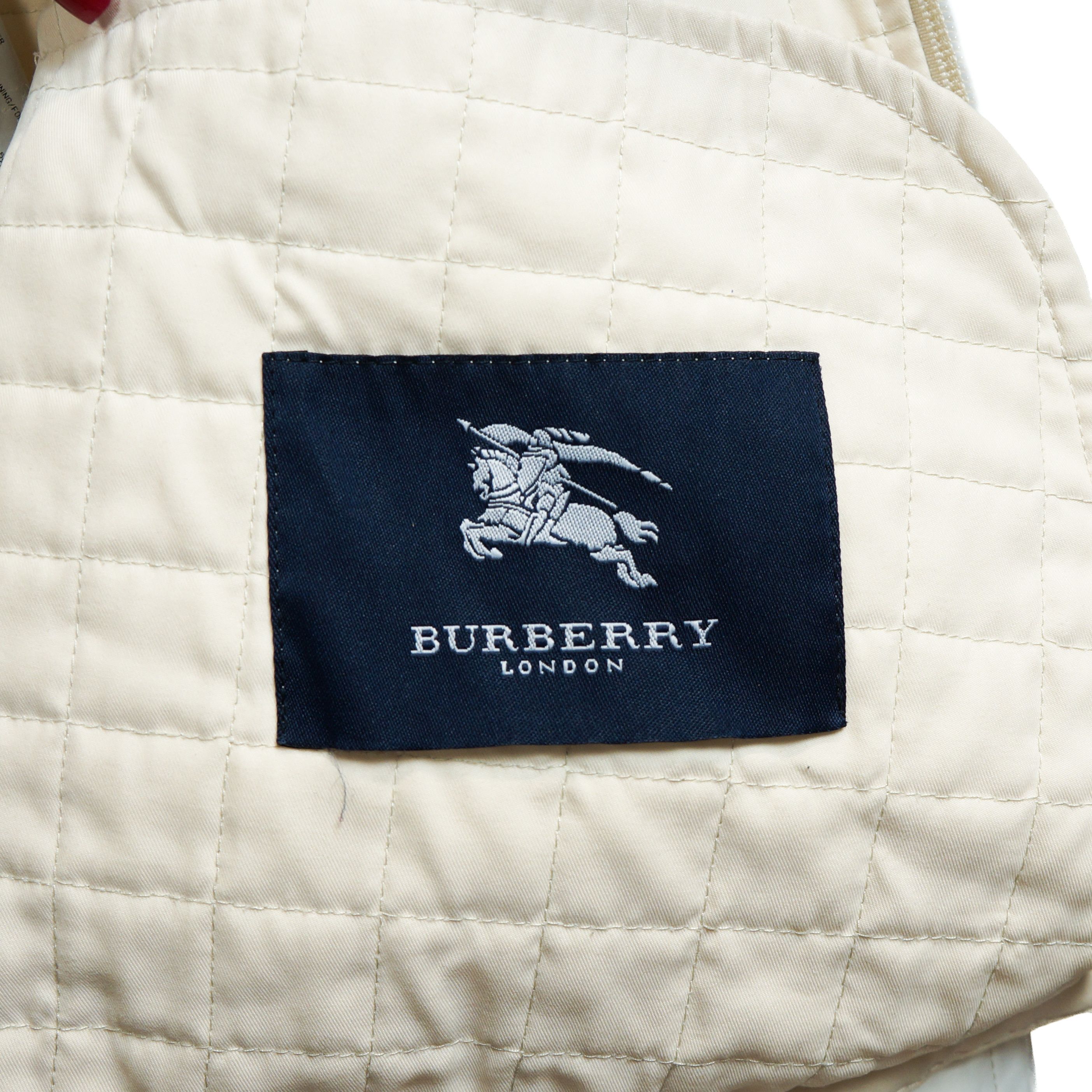 Burberry BURBERRY Quilted Women Jacket White Cream Vintage 90s 00s Size S / US 4 / IT 40 - 9 Thumbnail