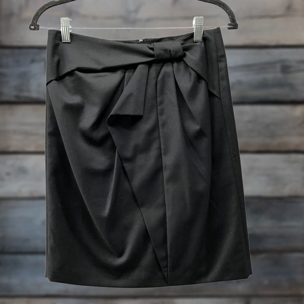 Banana Republic Banana Republic Bow Front Pencil Skirt Womens 2 Black Office Formal Skirt Knee Length Zip Back Vent Stretch Lined Size 26" / US 2 / IT 38 - 1 Thumbnail